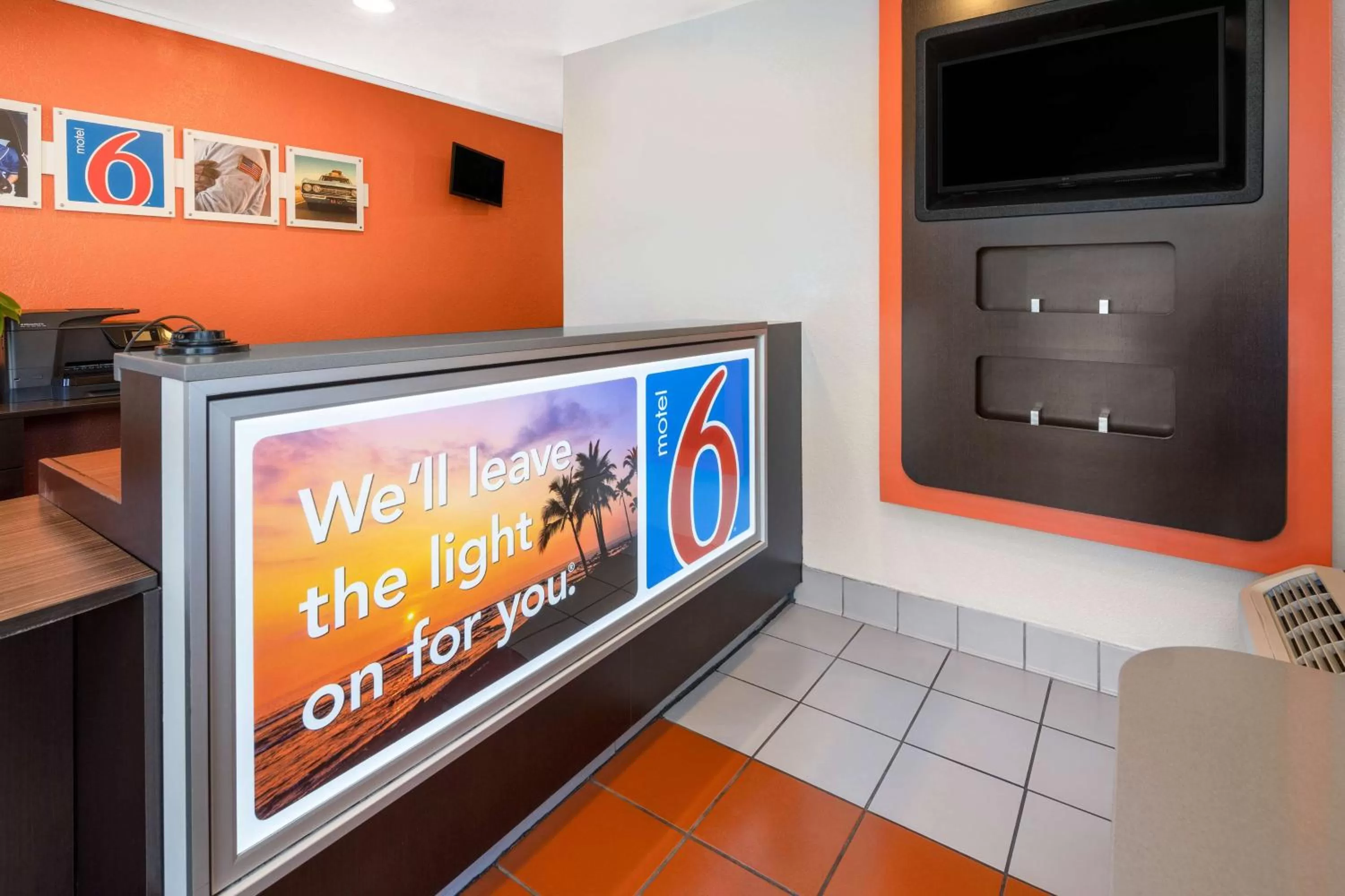 Lobby or reception in Motel 6-Santa Barbara, CA - State Street