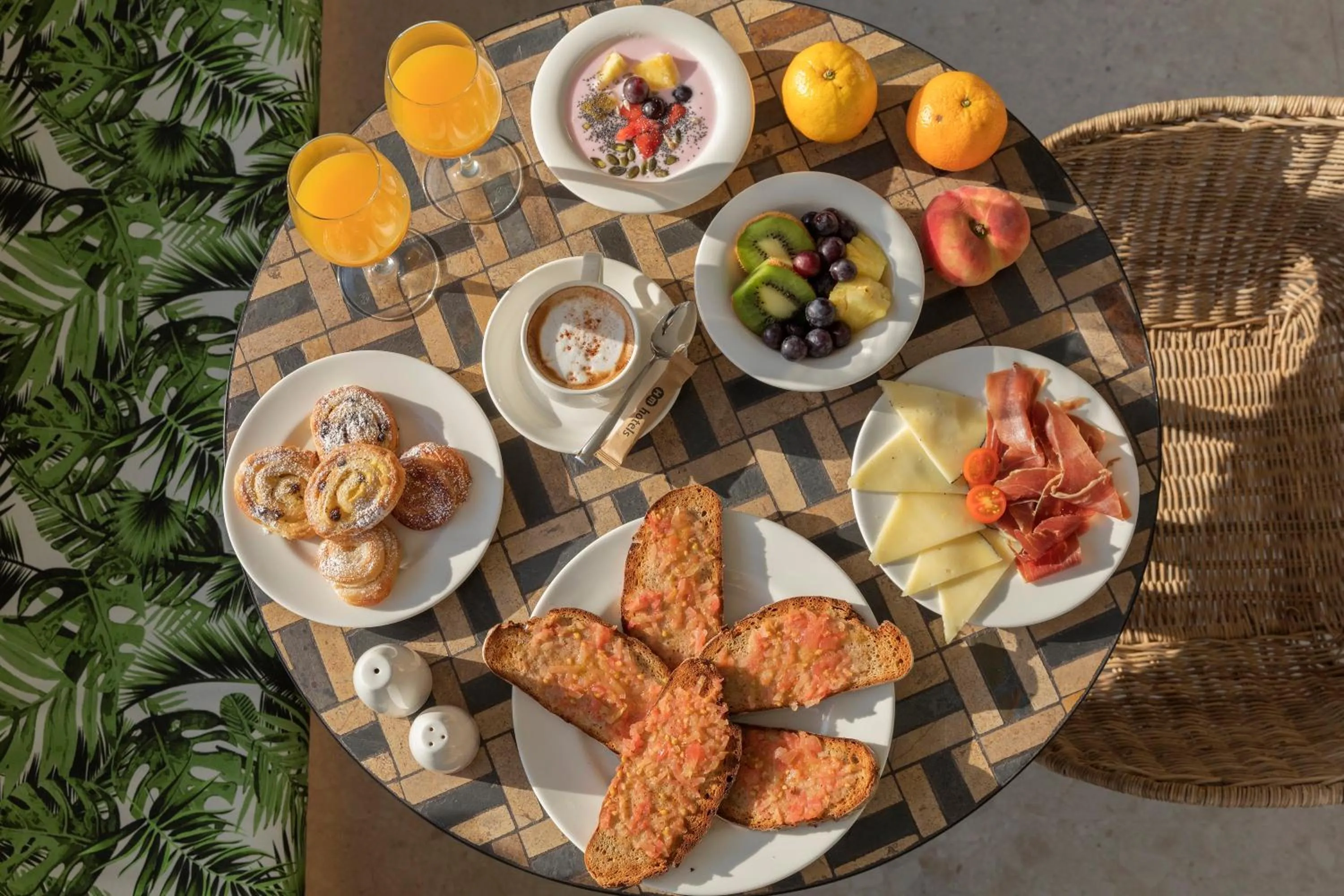 Food and drinks in HM Ayron Park - Adults Only