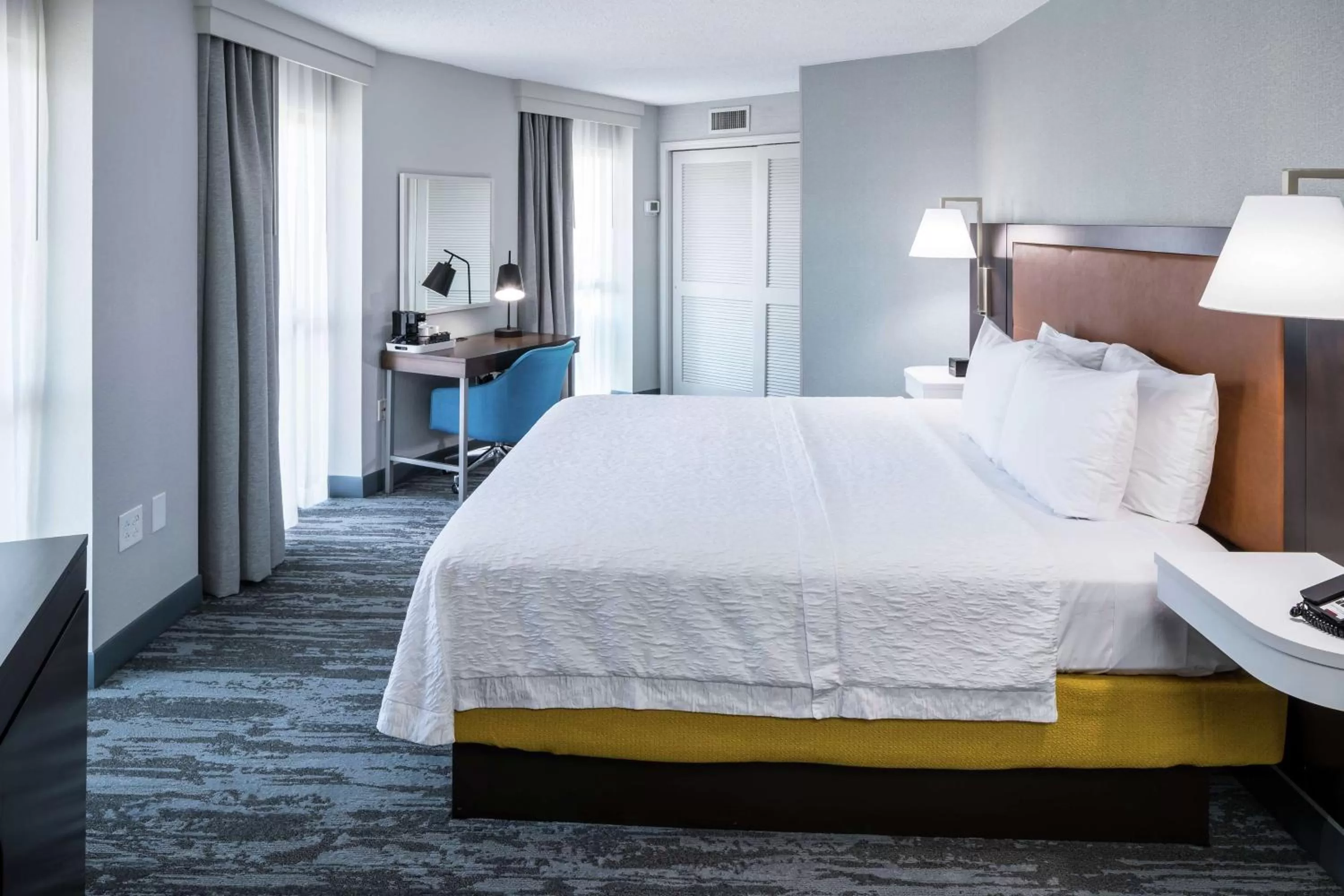 Bedroom, Bed in Hampton Inn & Suites Memphis-Beale Street