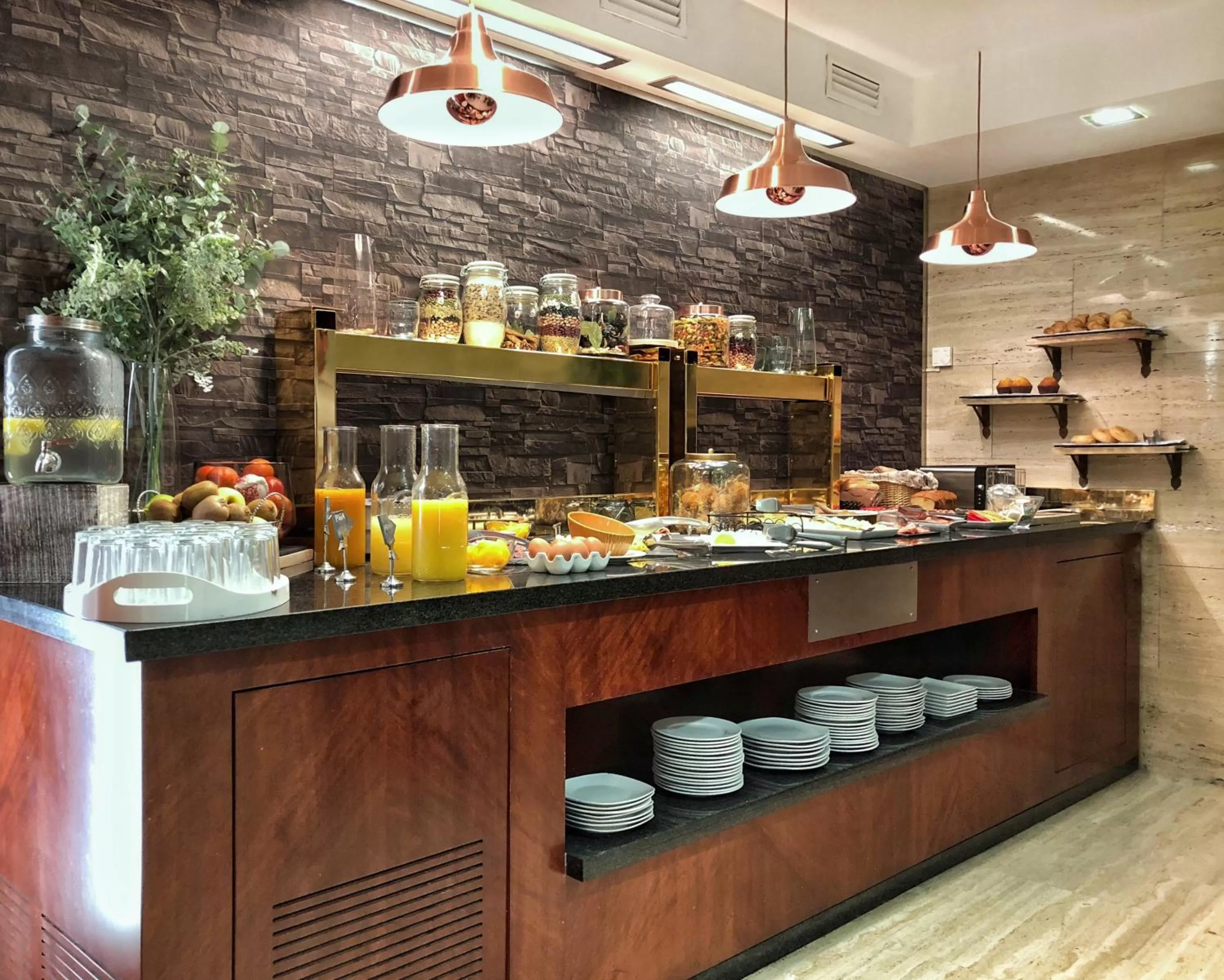 Restaurant/places to eat in Vilana Hotel Boutique