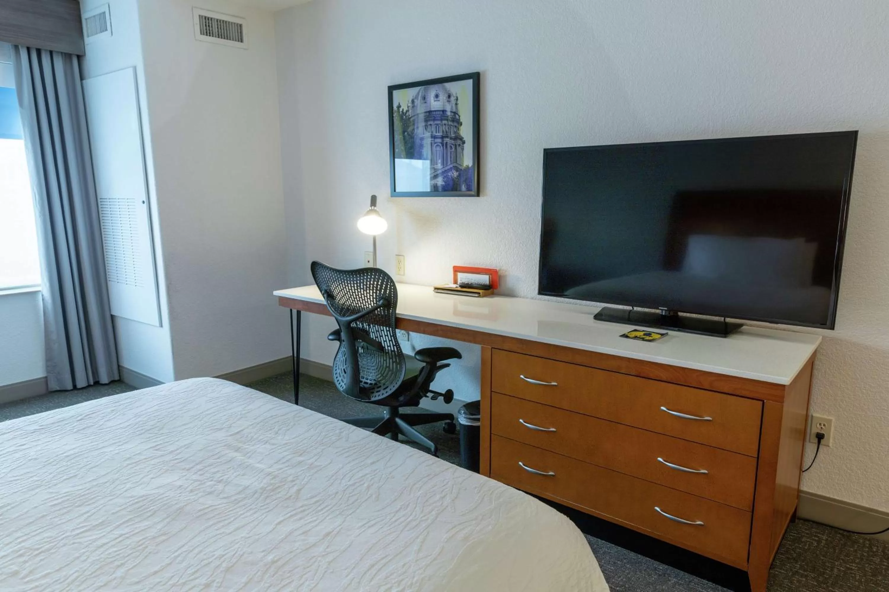 Bedroom, Bed in Hilton Garden Inn West Des Moines