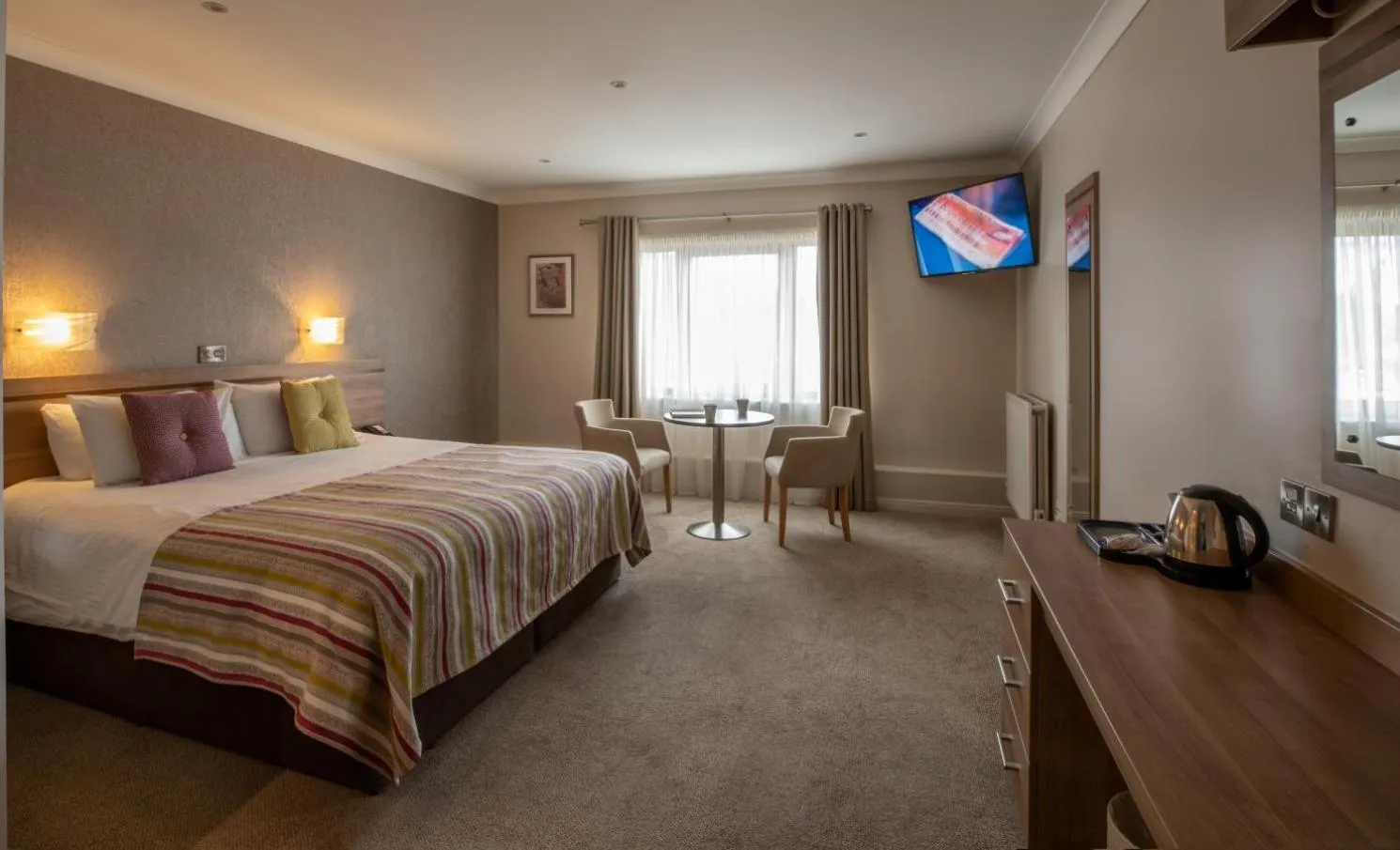 Bedroom, Bed in The Lodge Hotel