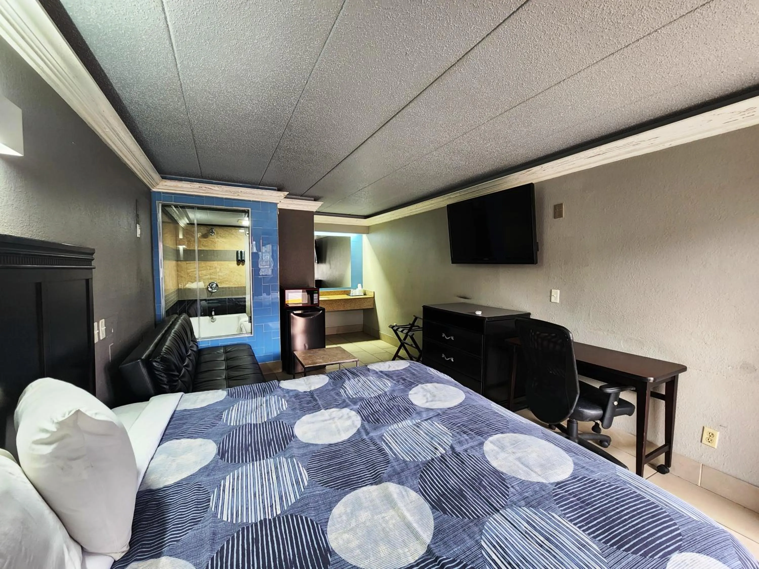 Bed in Americas Best Value Inn and Suites Little Rock