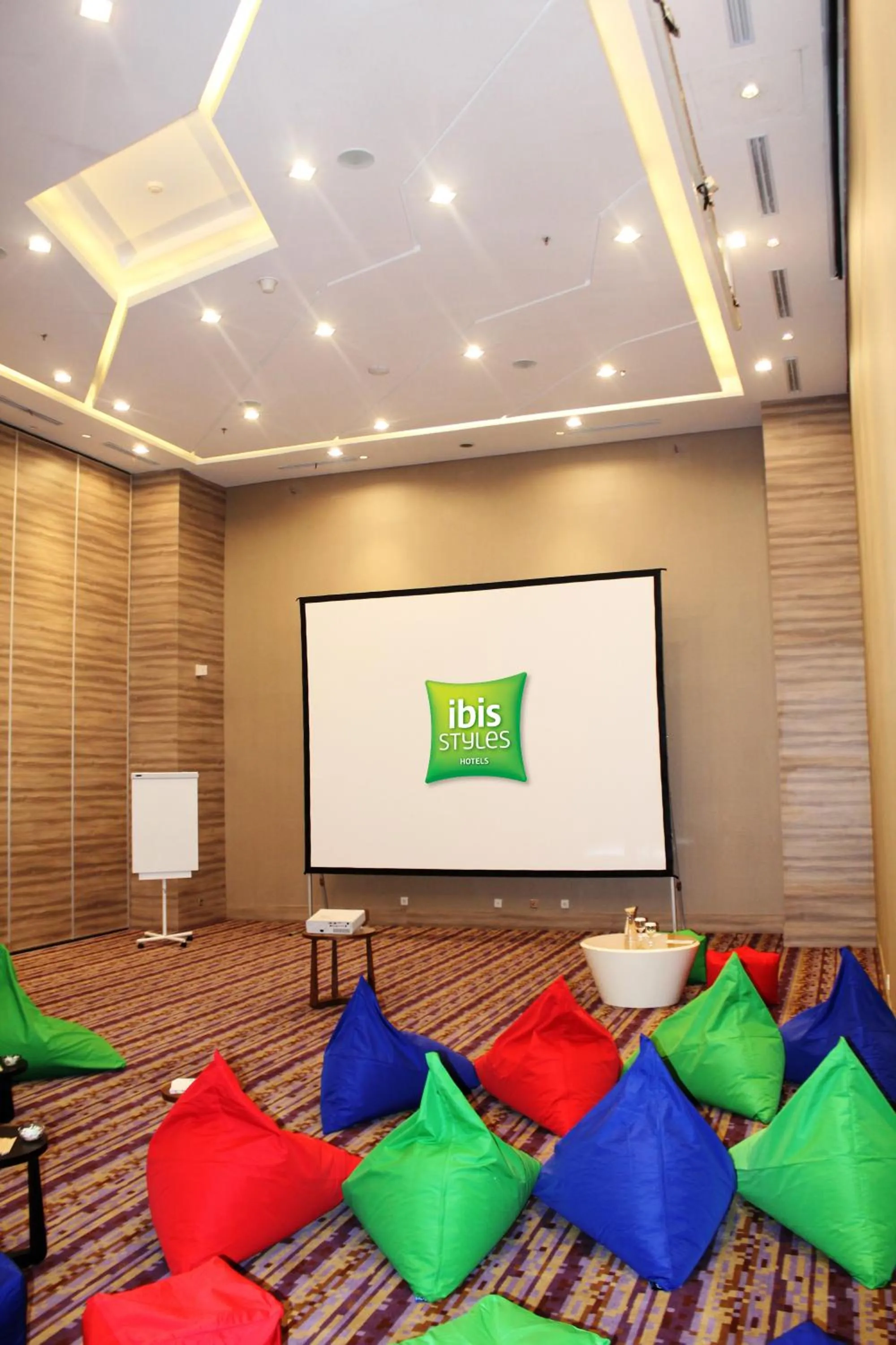 Business facilities in Ibis Styles Jakarta Mangga Dua Square