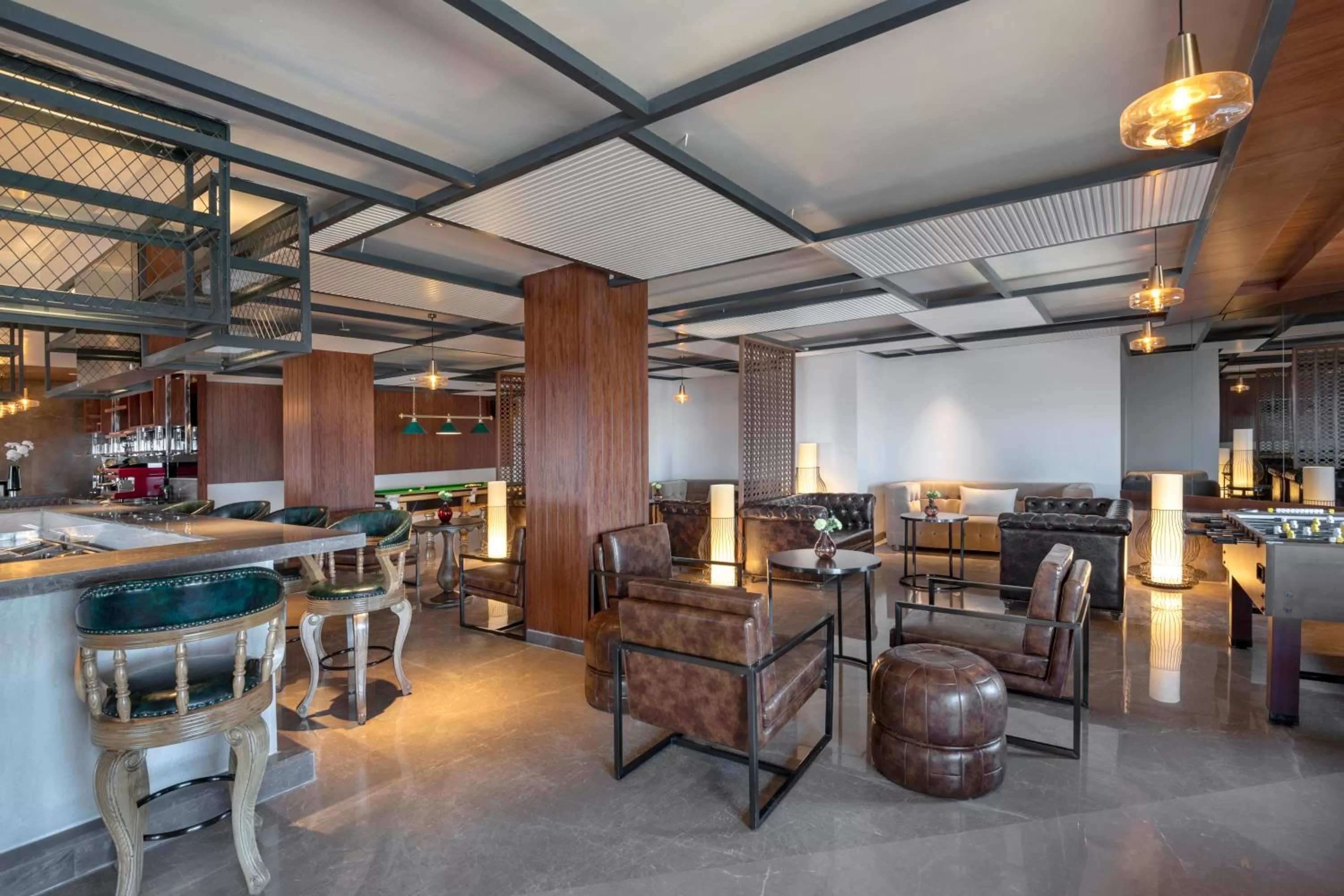 Lounge or bar in Radisson Kufri