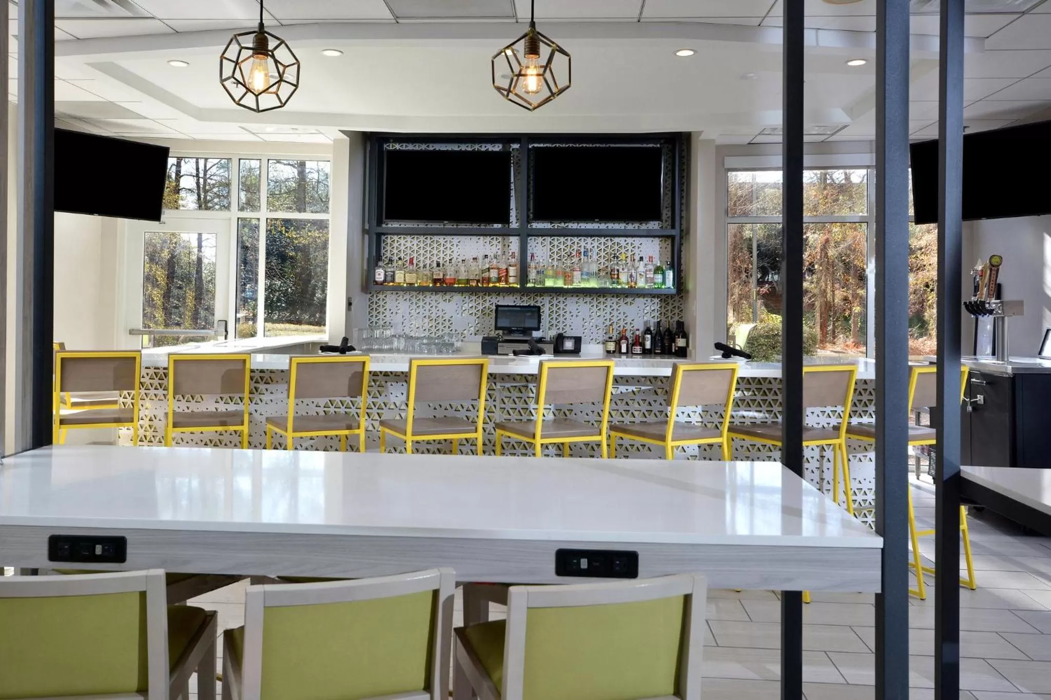 Lounge or bar in Holiday Inn Raleigh Durham Airport by IHG