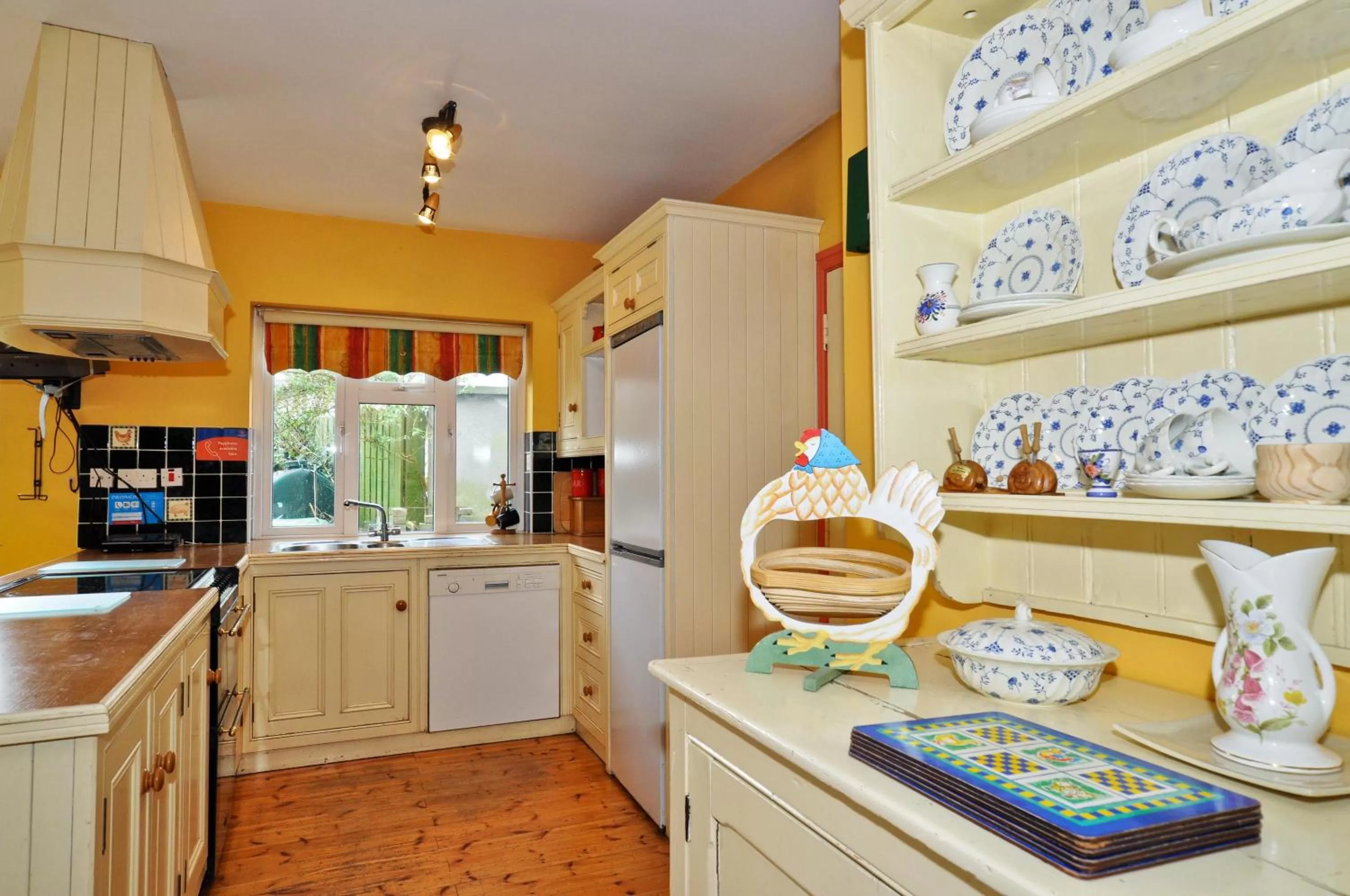 Kitchen or kitchenette, Kitchen/Kitchenette in Boffin Lodge Guest House