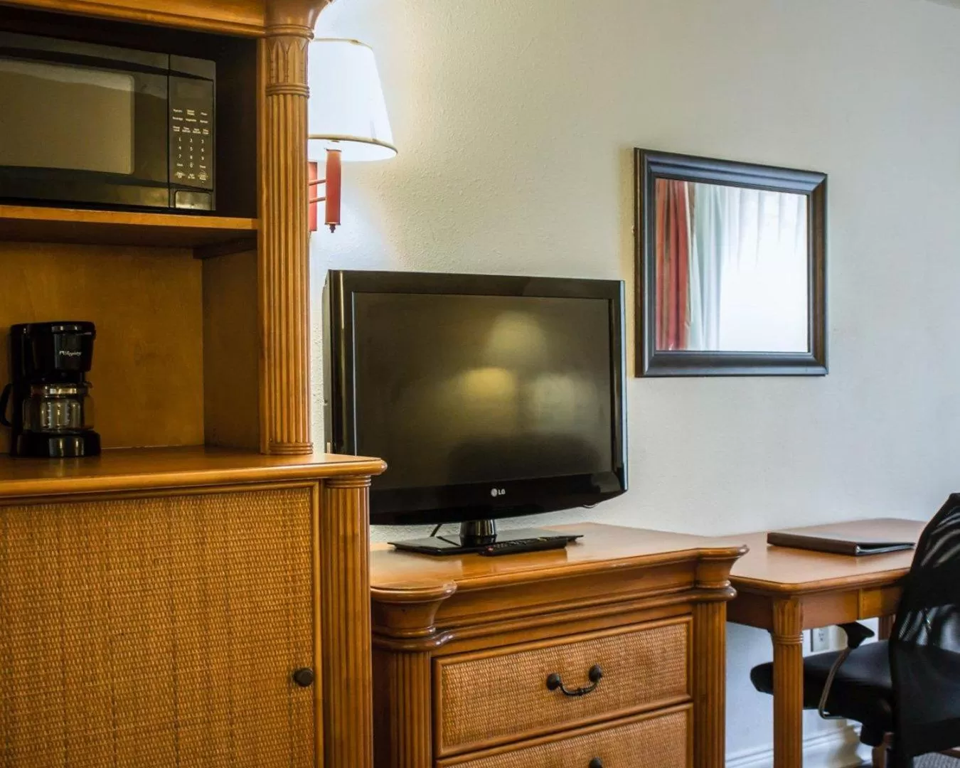 TV and multimedia in Quality Inn & Suites St Augustine Beach Area