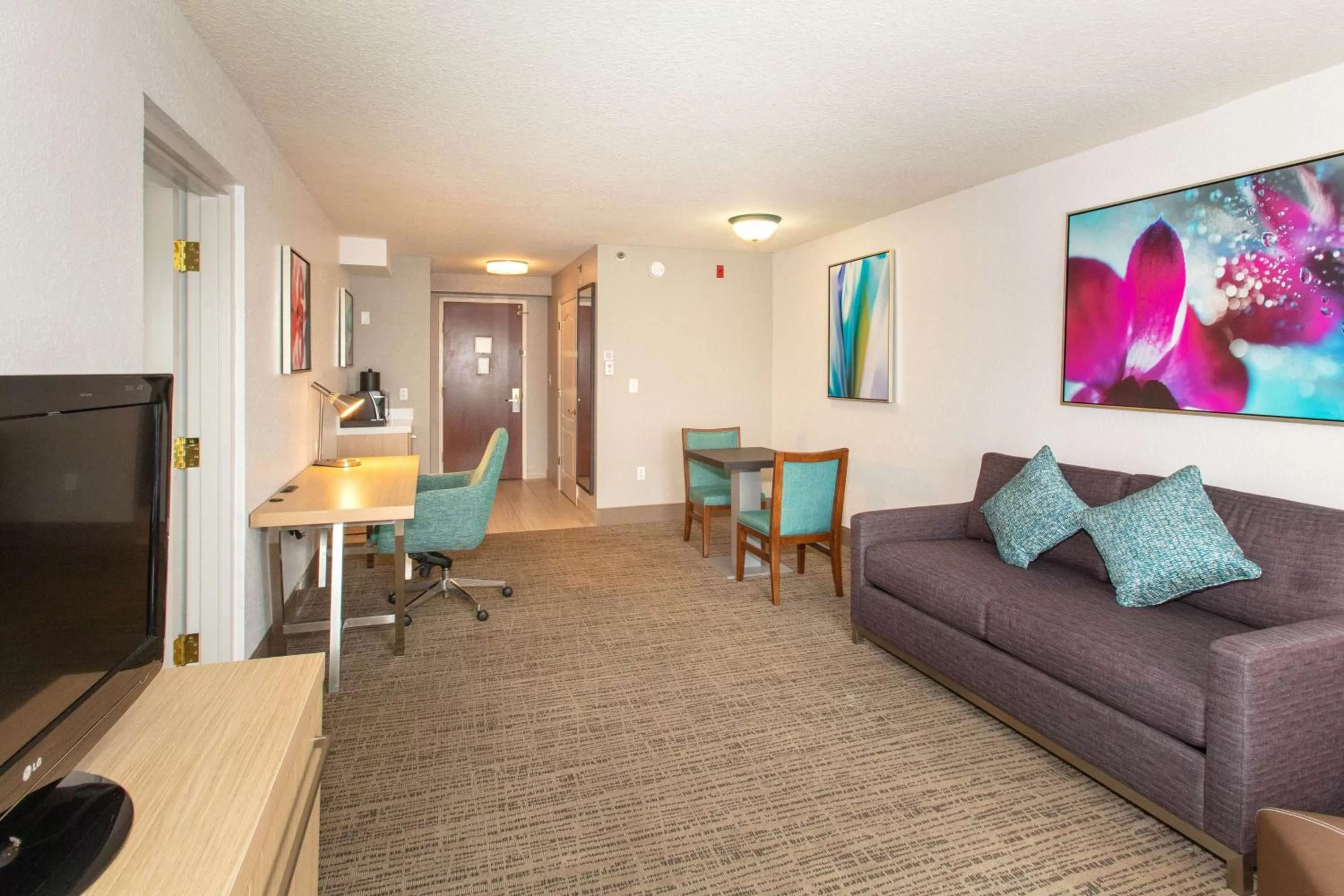 Living room in Hilton Garden Inn Jacksonville Airport