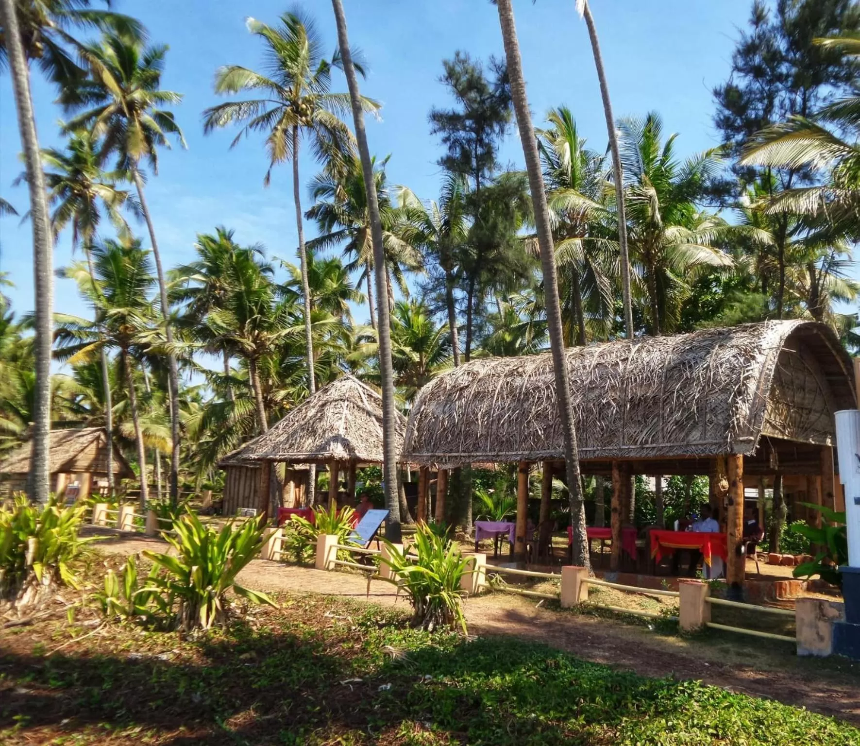 Restaurant/places to eat in Sukriti beach Resort