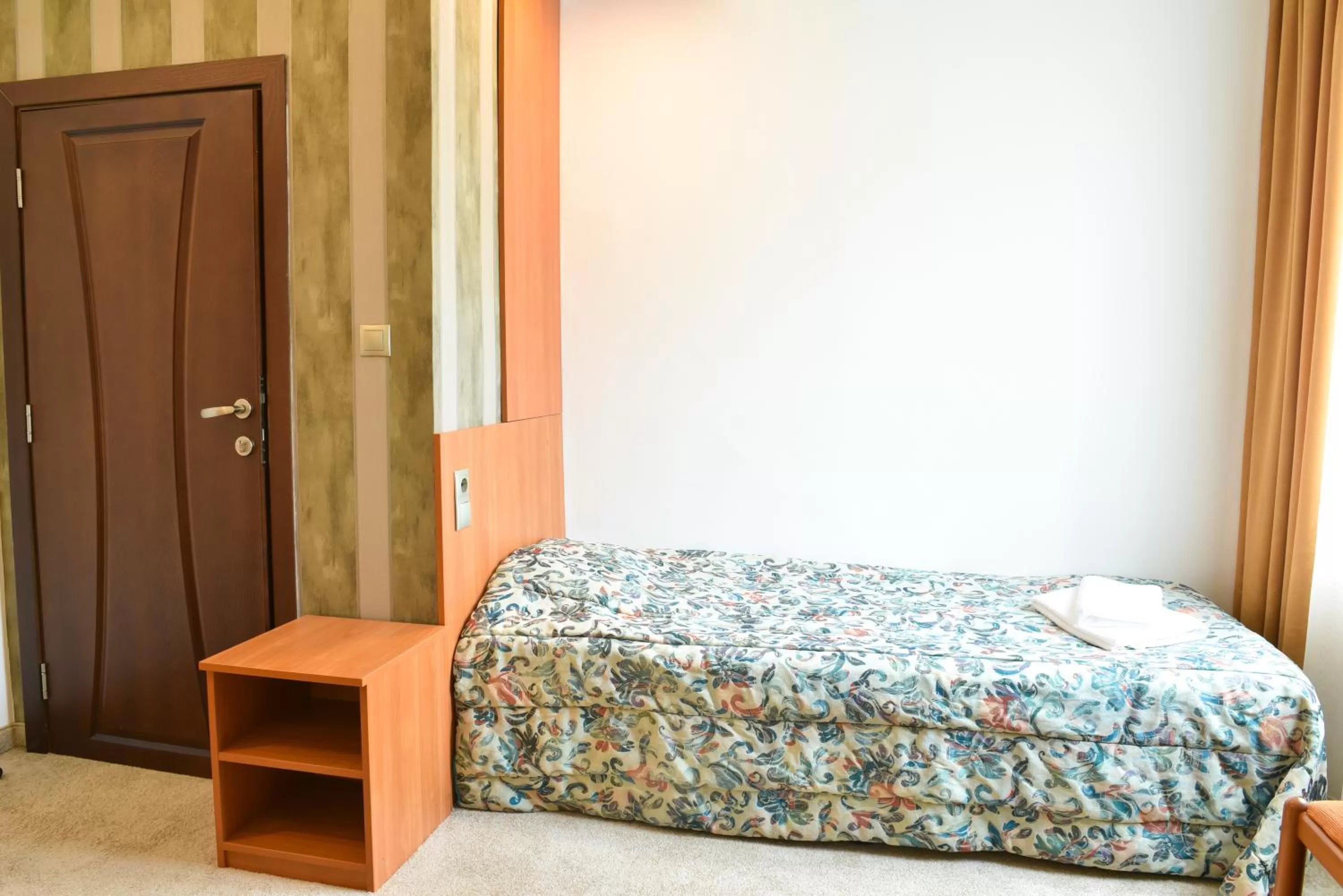 Bed in Hotel Rothmans-Breakfast - Free parking - Lobby