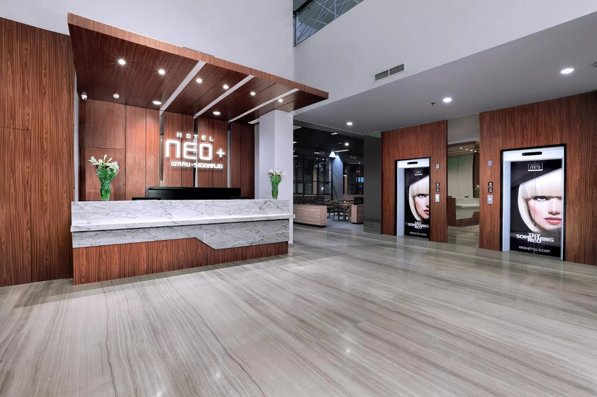 Lobby or reception in NEO+Waru-Sidoarjo by ASTON