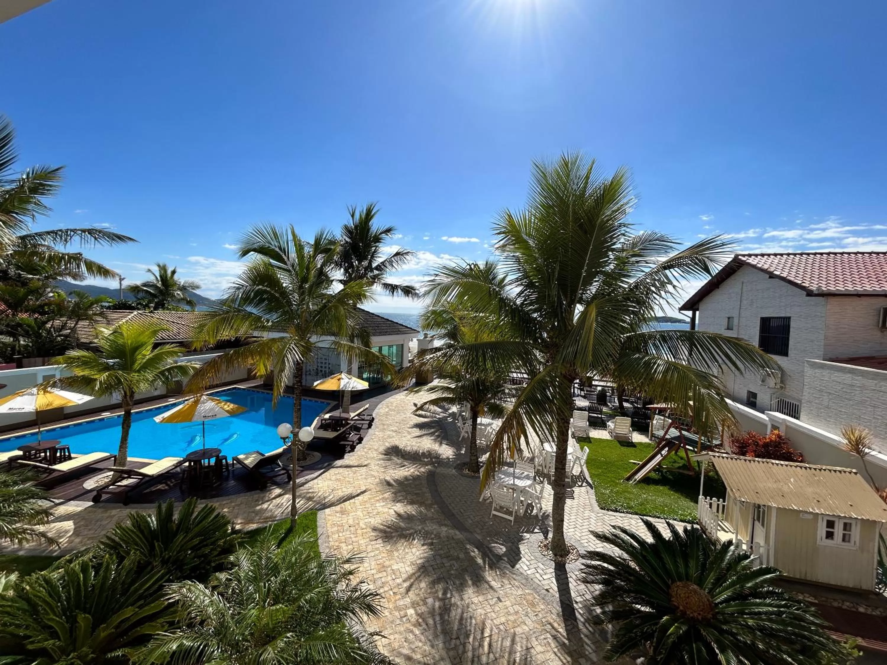 Swimming pool in Golfinhos Apart Hotel
