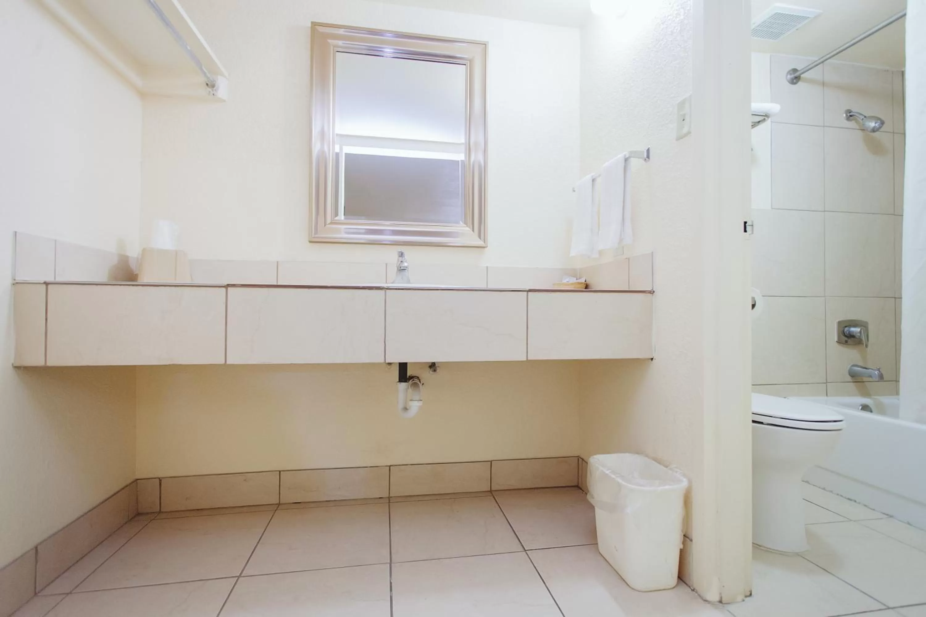 Public Bath, Bathroom in Space City Inn