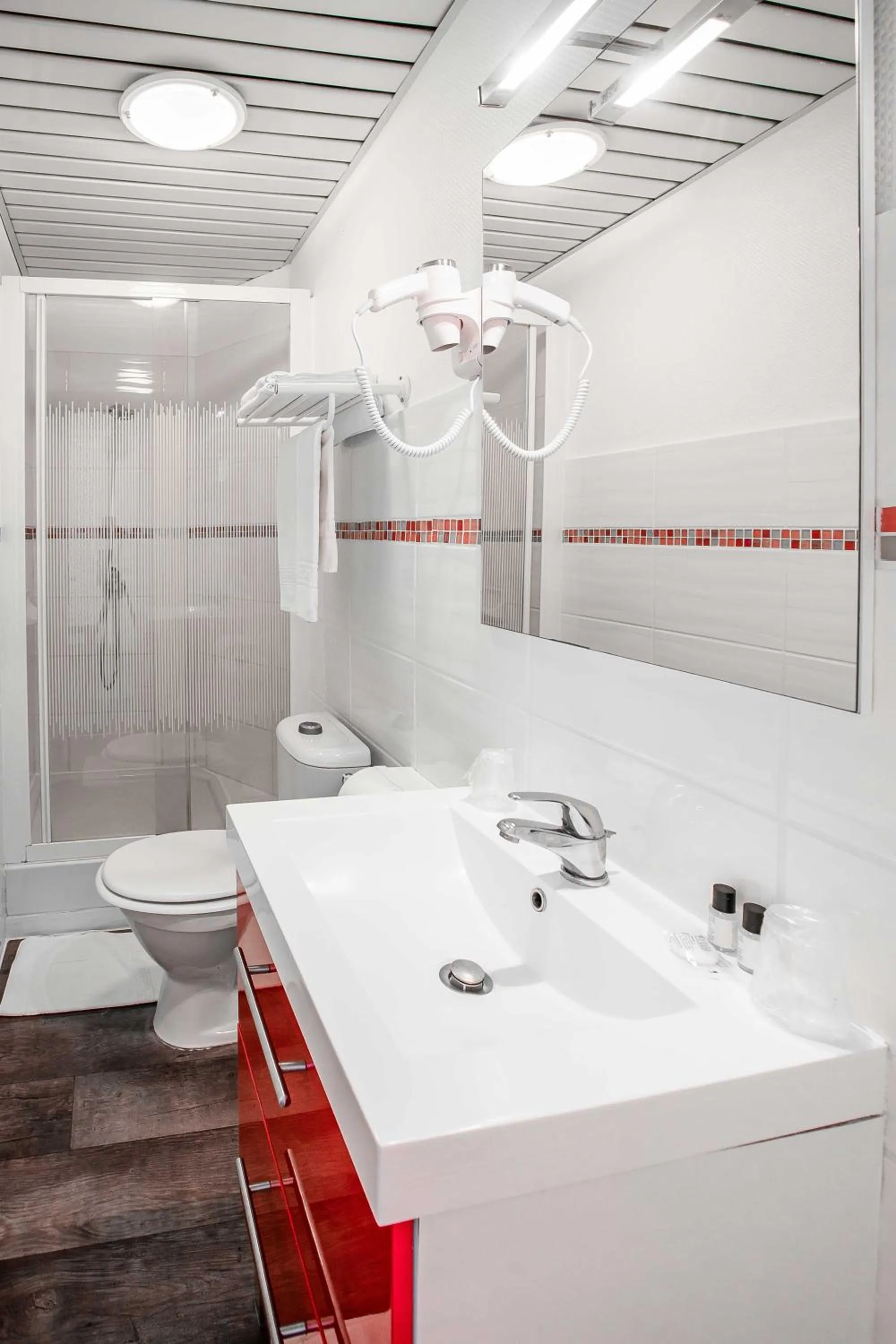 Shower in Hotel Belle Vue Royan