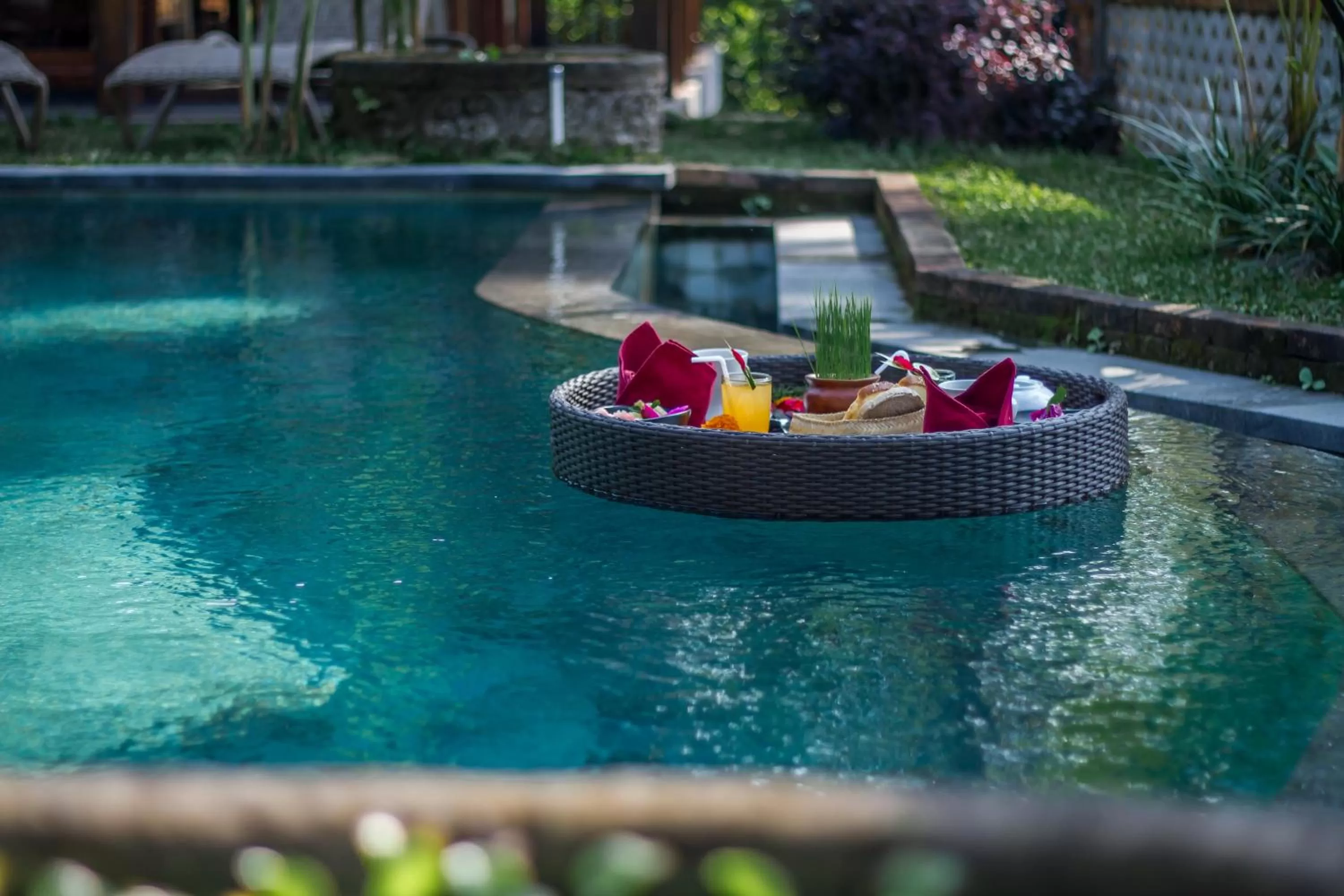 People in Gusde Tranquil Villas by EPS