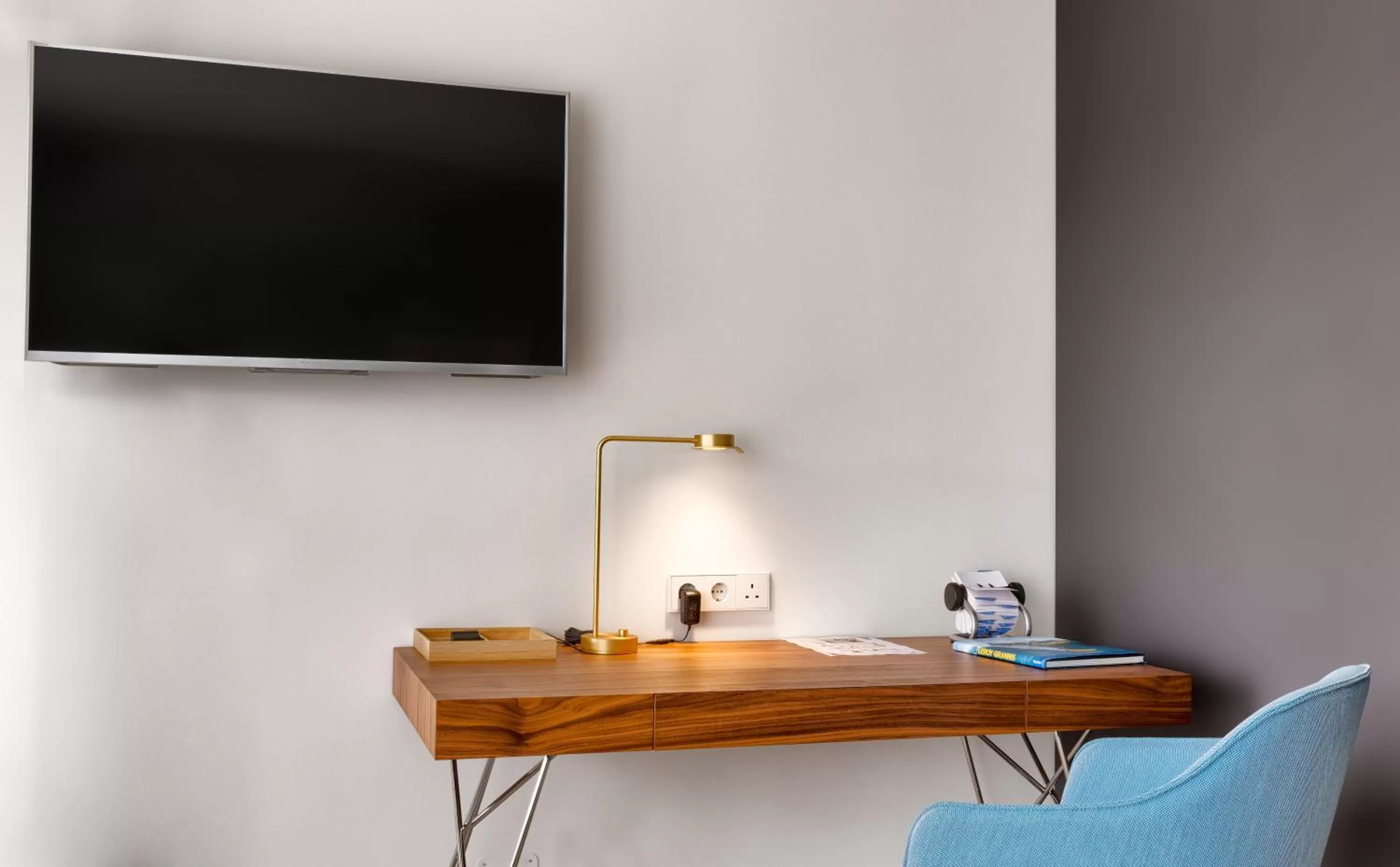 TV and multimedia in Das Eckert - Lifestyle Design Hotel & Fine Dining bei Basel (Grenzach)