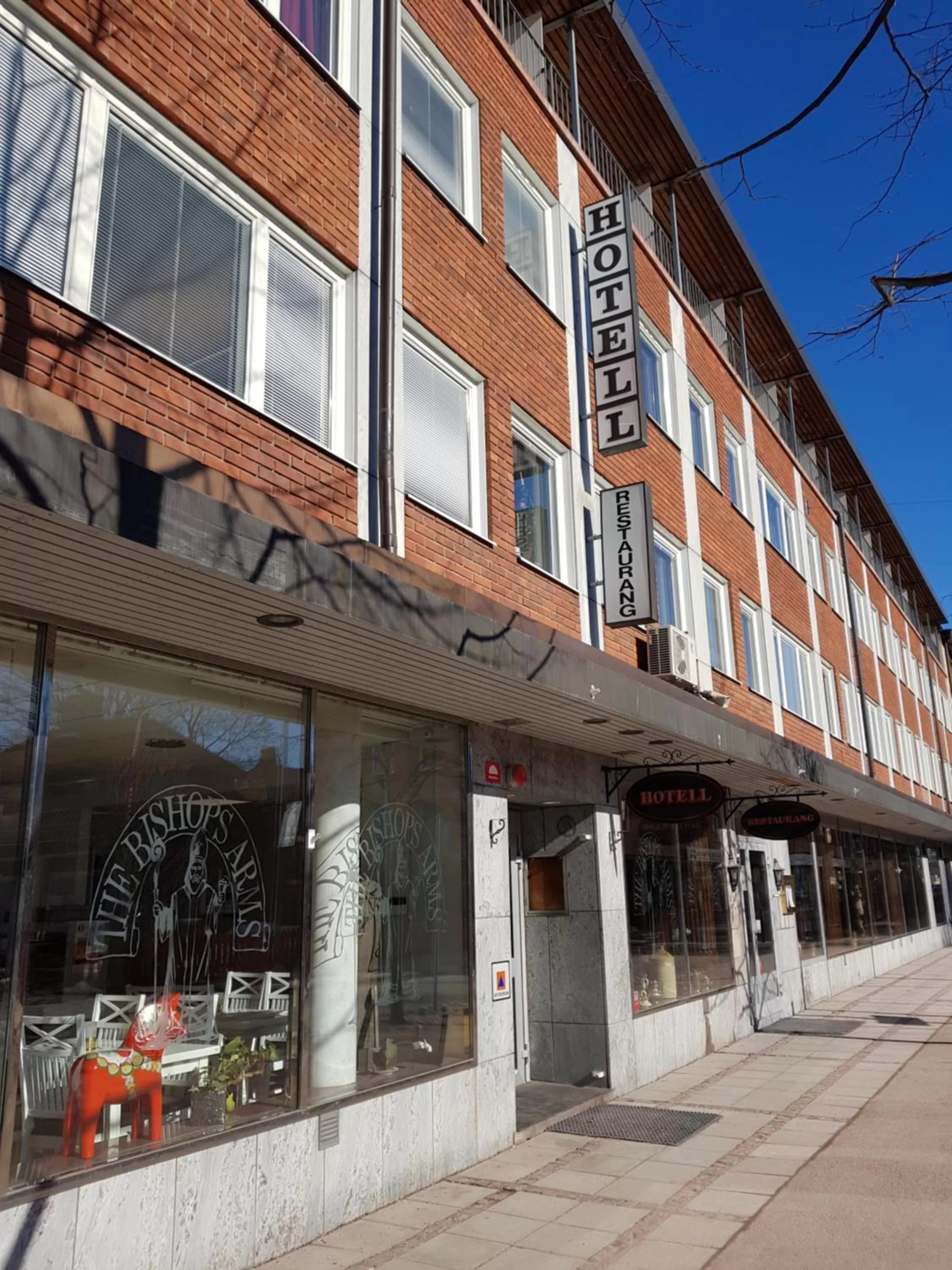 Facade/entrance in Hotel Bishops Arms Mora