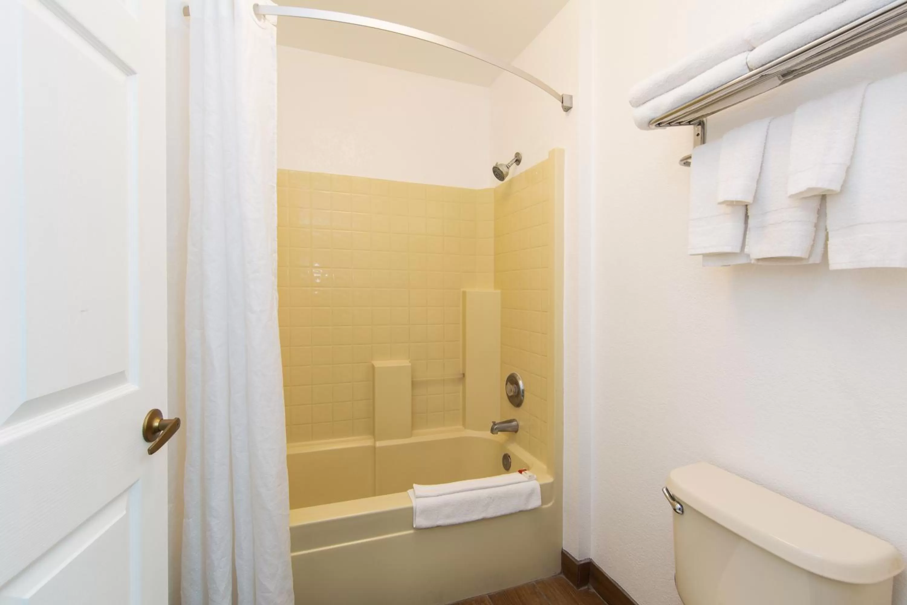 Travel Lodge by Wyndham Merced Yosemite