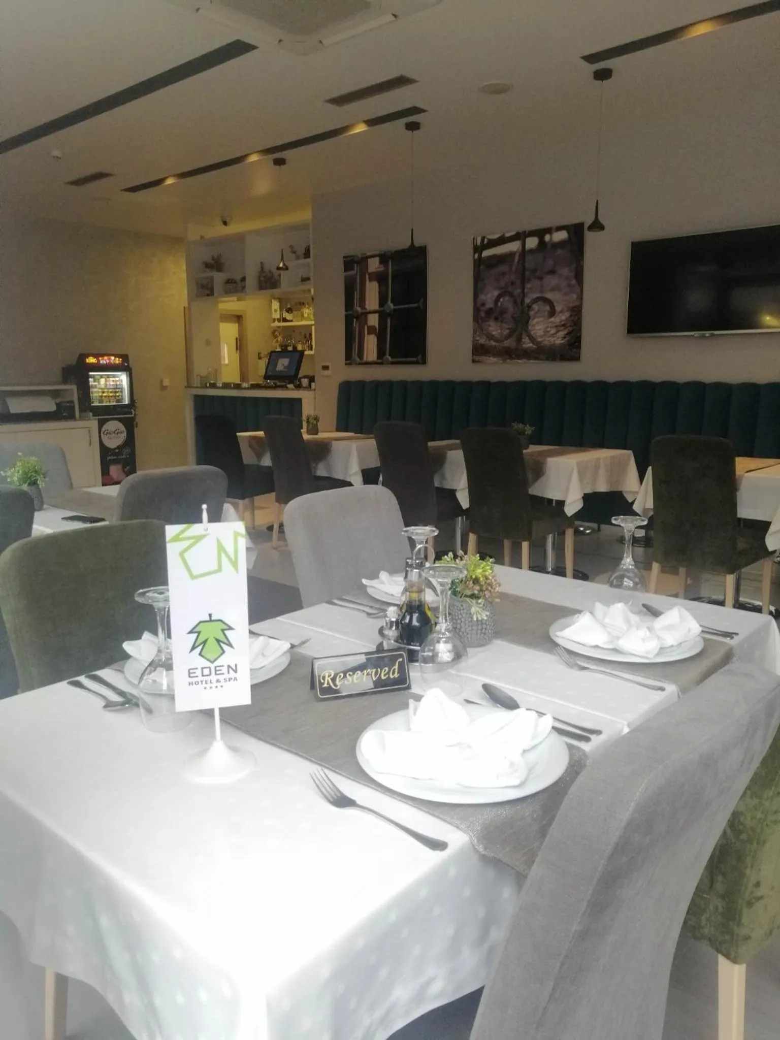 Restaurant/places to eat in Hotel Eden