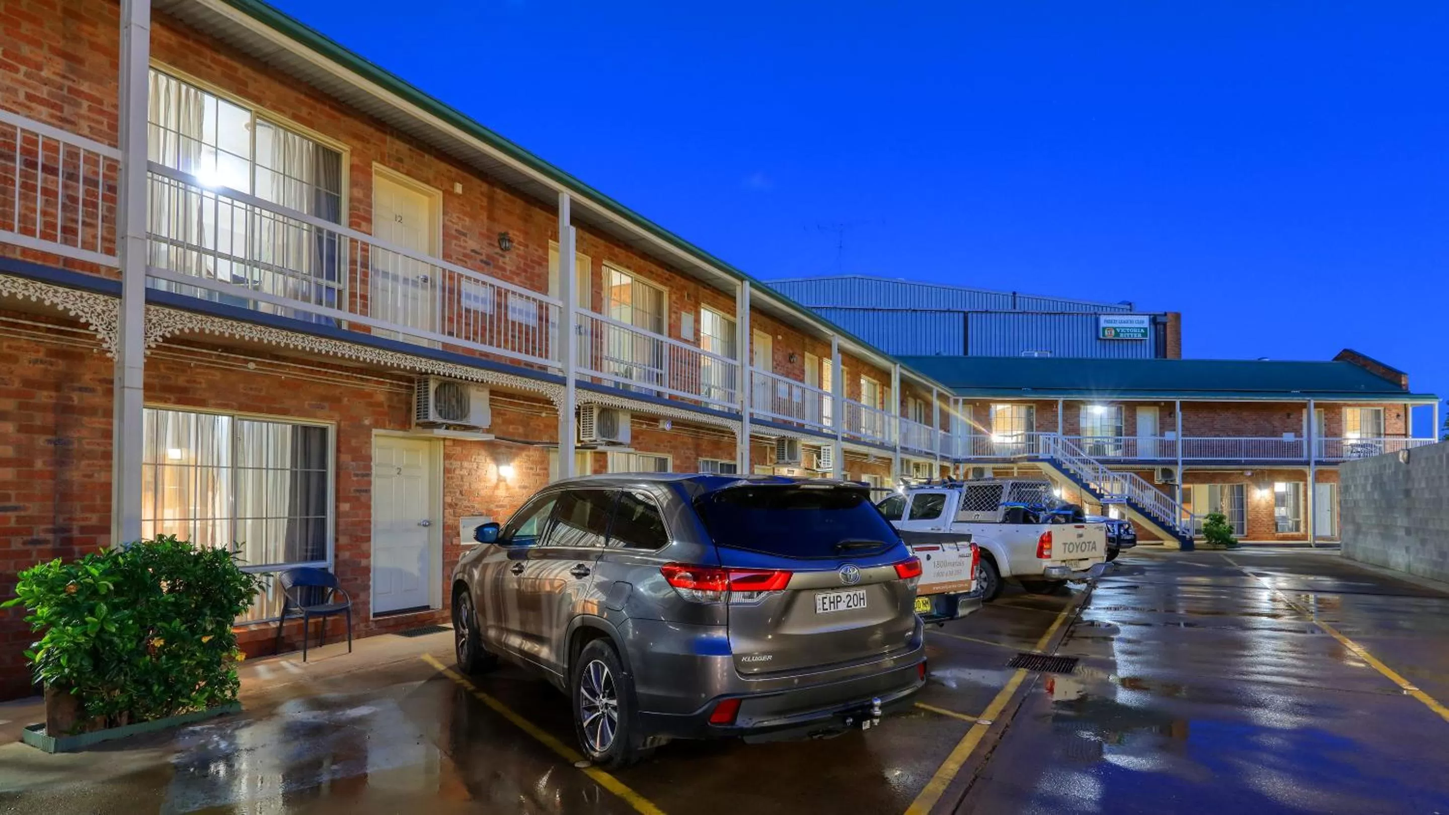 Property building in Hamilton Henry Parkes Motor Inn