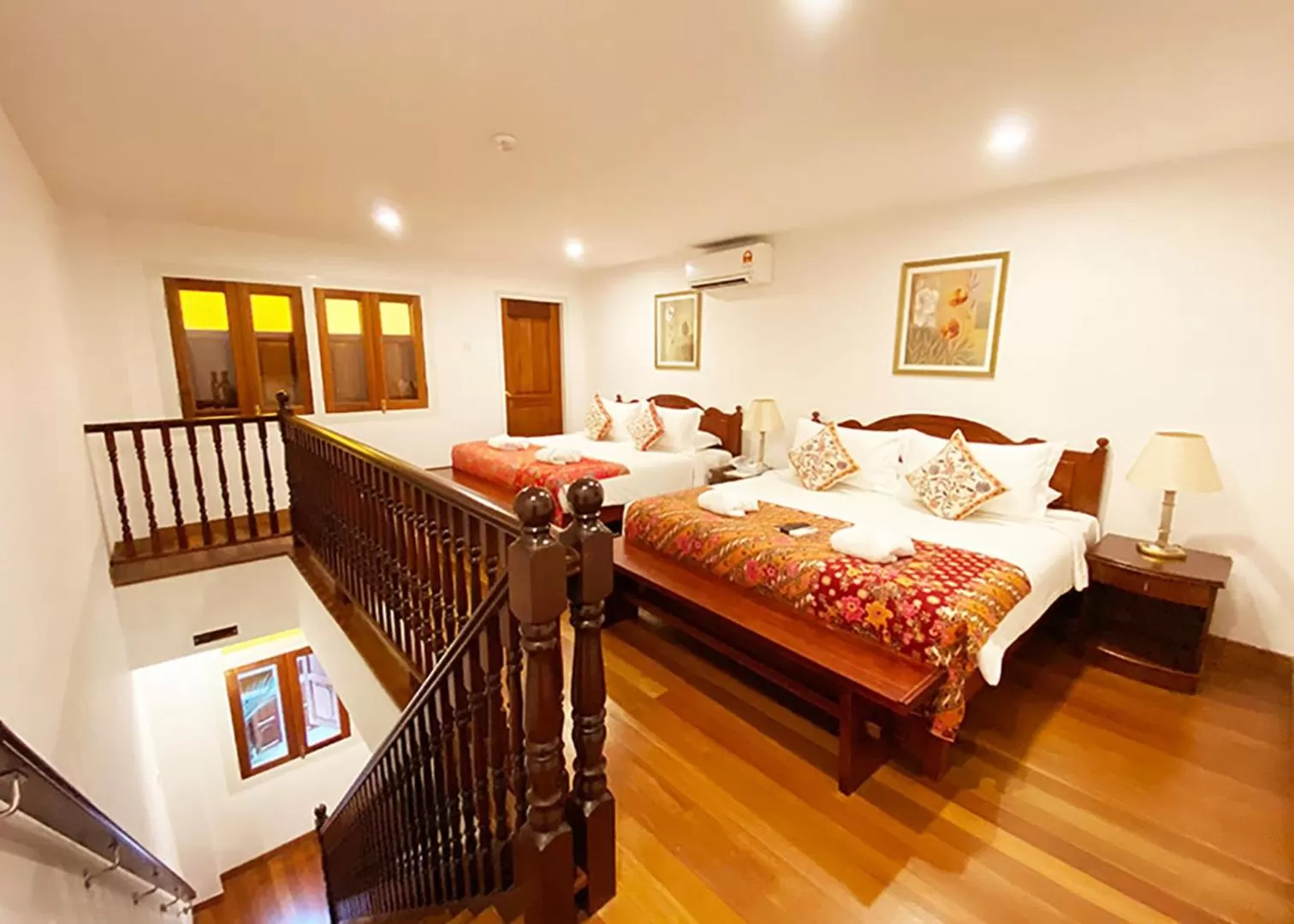 Bed in Heeren Straits Hotel