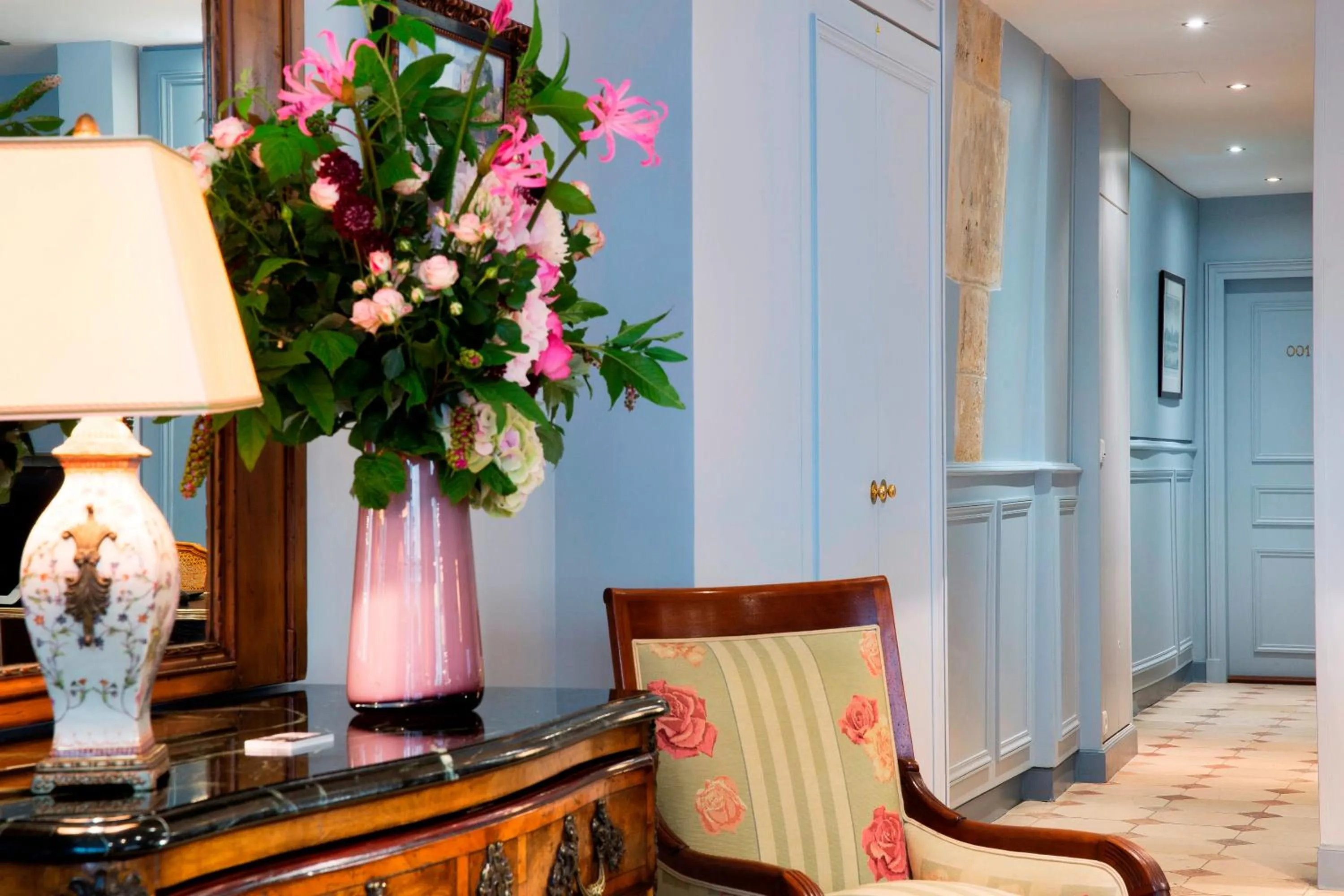 Lobby or reception in Le Relais Saint Honoré