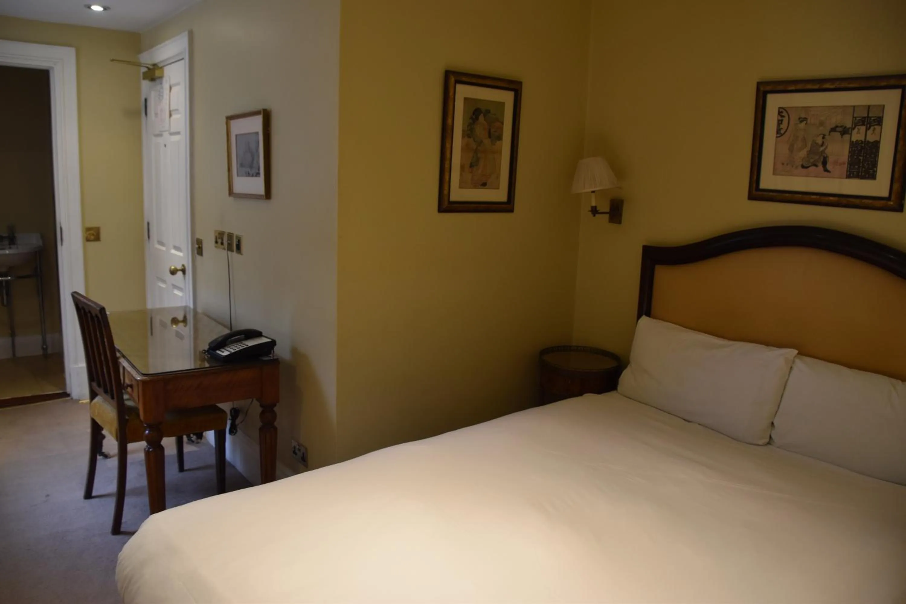 Bed in The Cranley Hotel