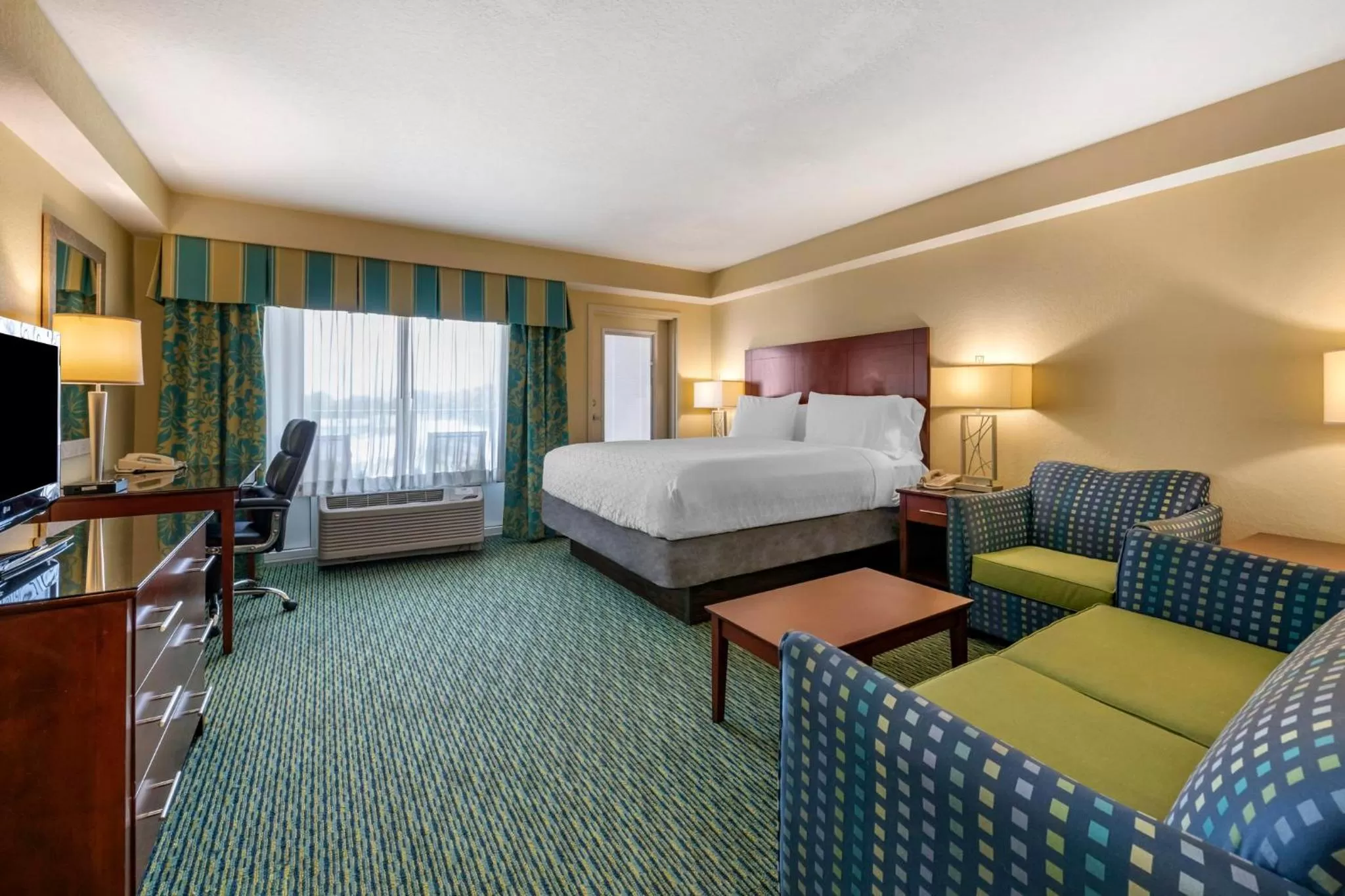 Photo of the whole room, Bed in Holiday Inn Resort Orlando - Lake Buena Vista by IHG