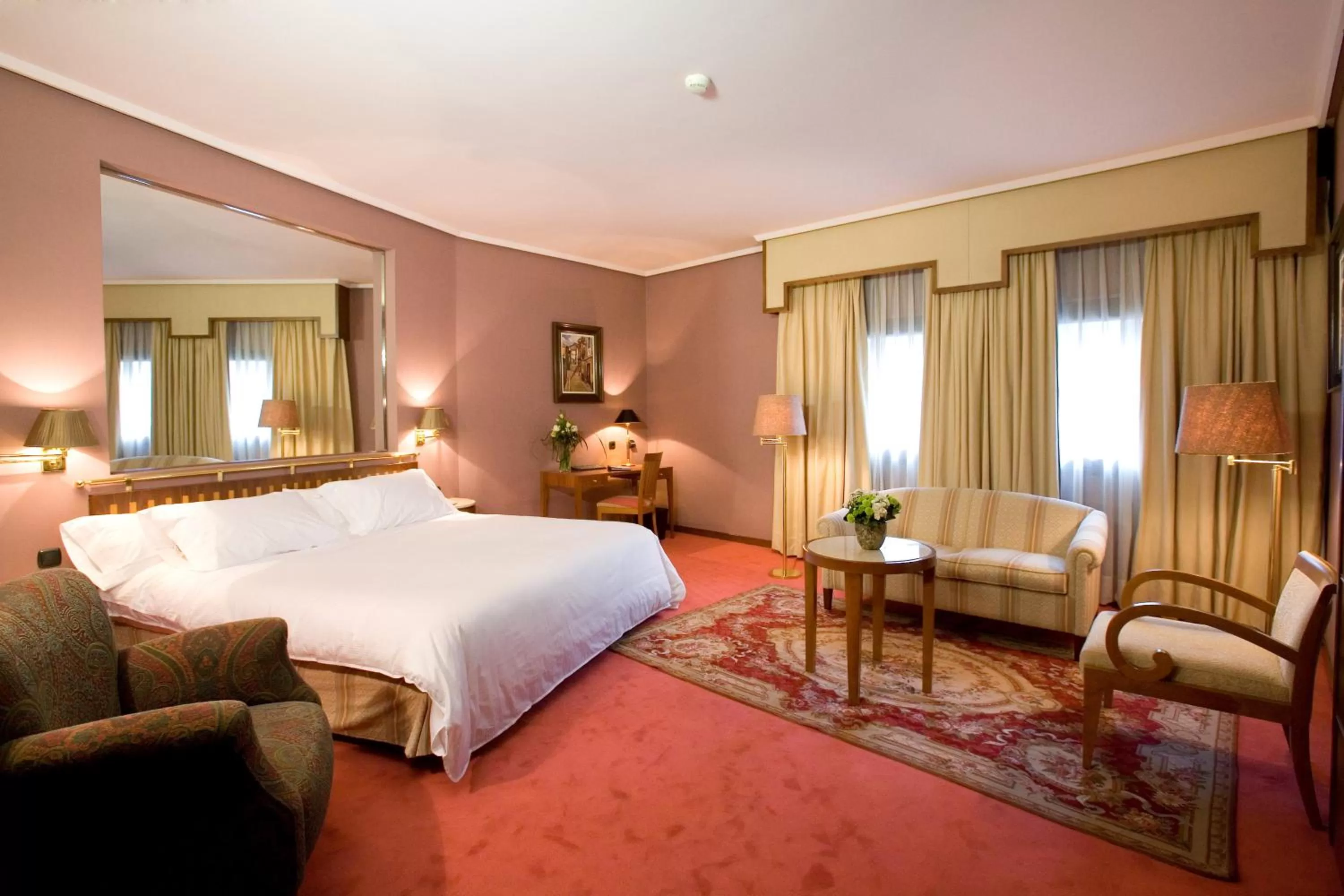 Photo of the whole room, Bed in Hotel Palafox