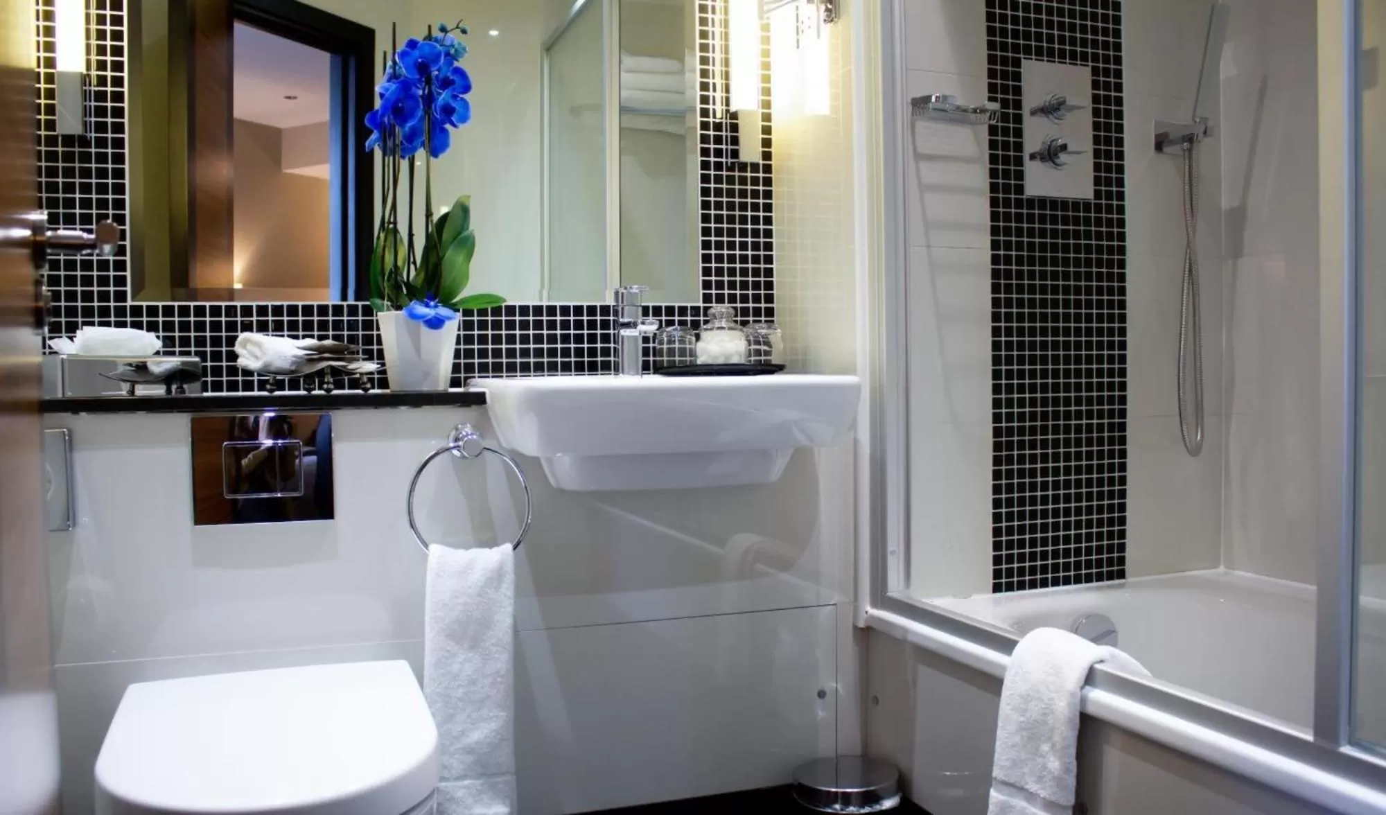 Shower in Wellington Hotel by Blue Orchid