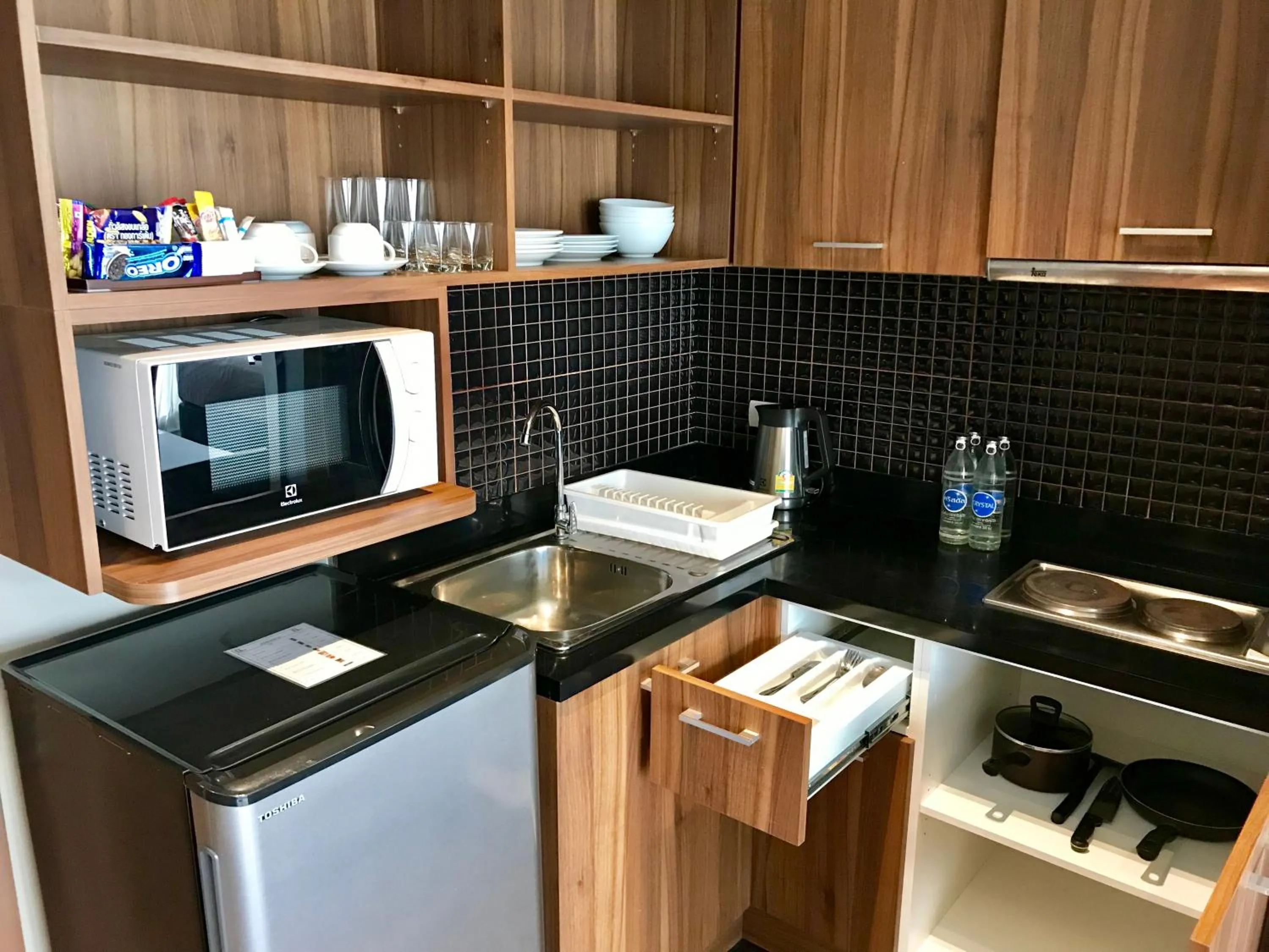 Kitchen or kitchenette in Amp Am House Bangkok Hotel