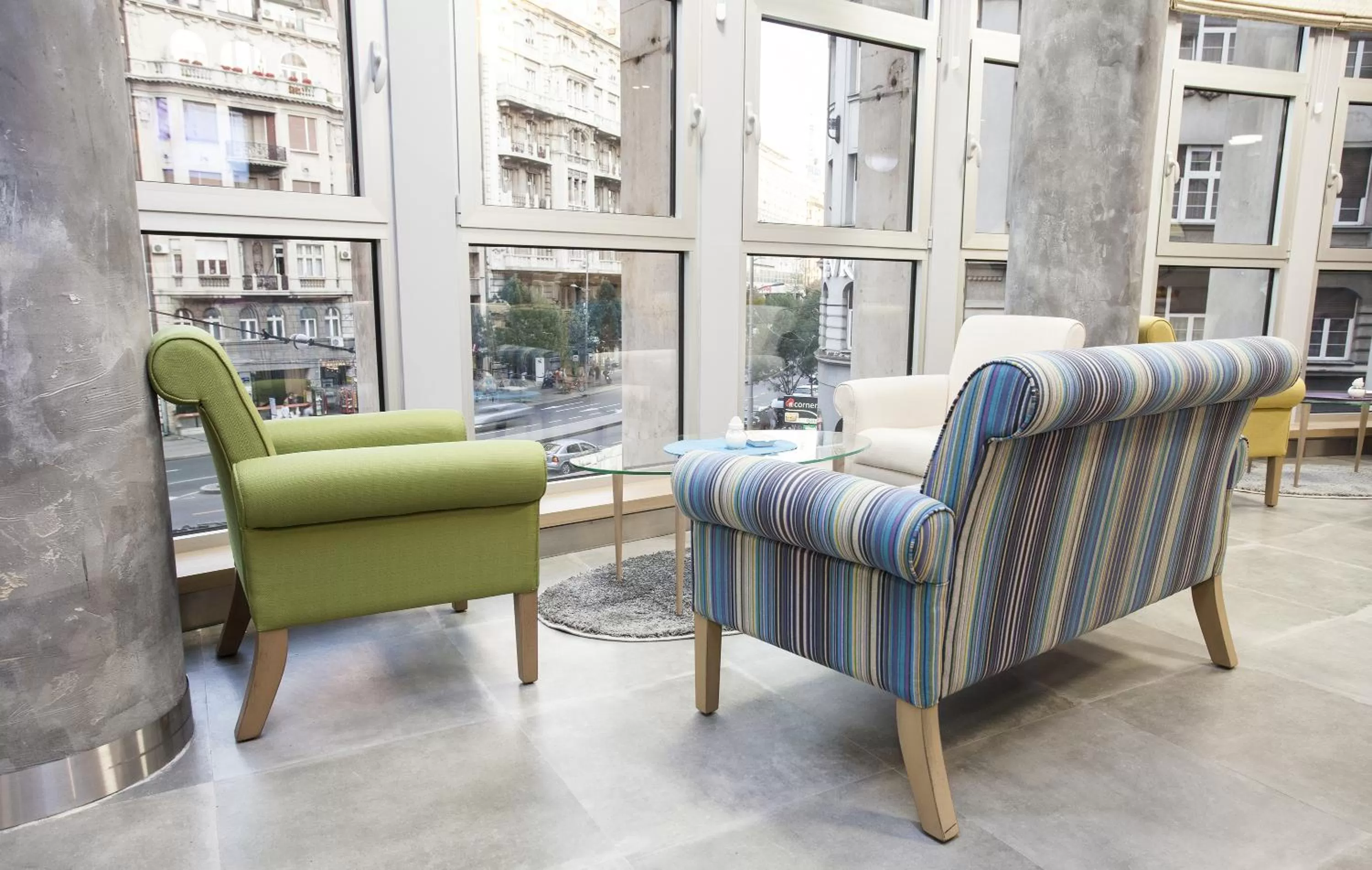 Restaurant/places to eat in Atera Business Suites