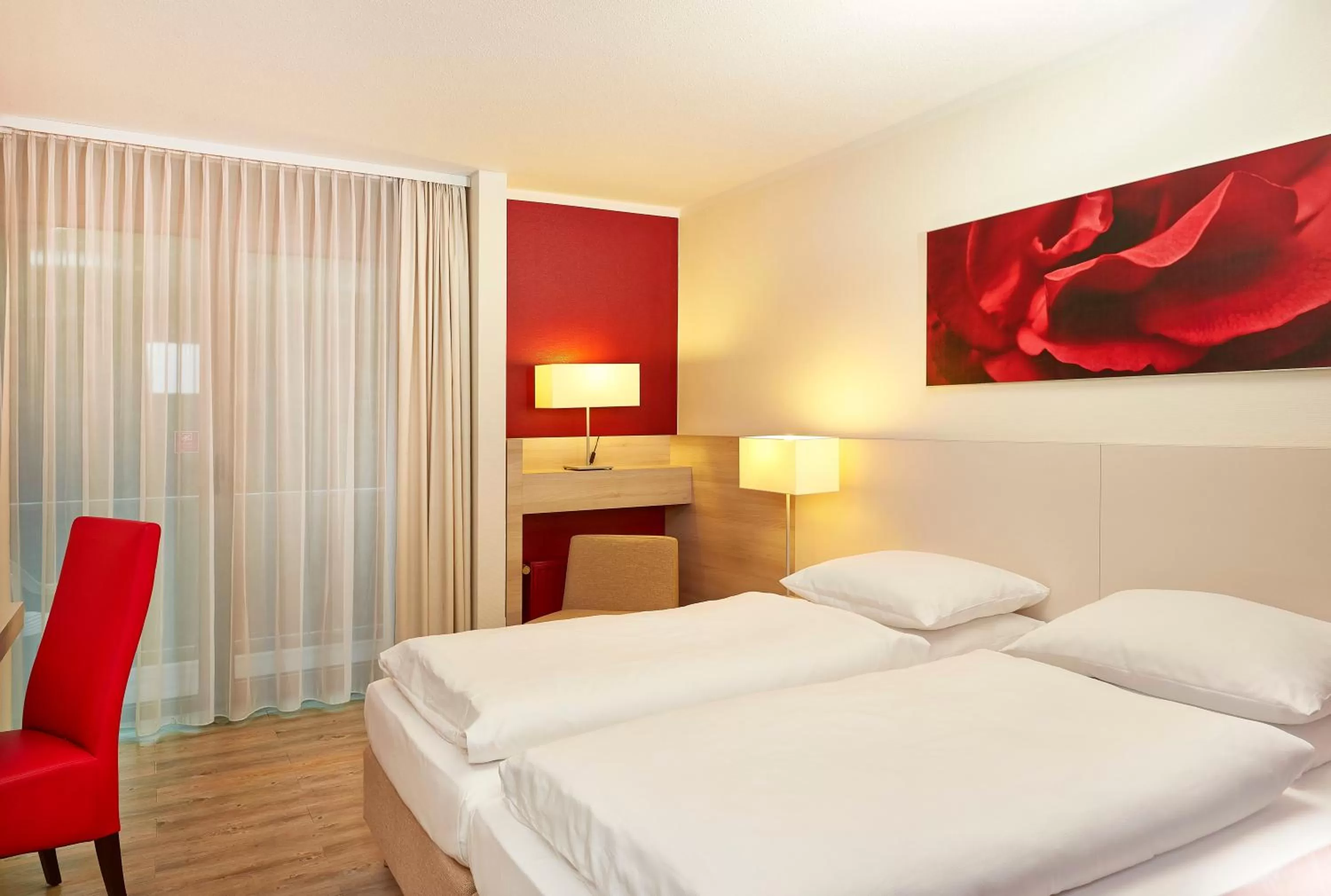 Bedroom, Bed in H+ Hotel Bad Soden