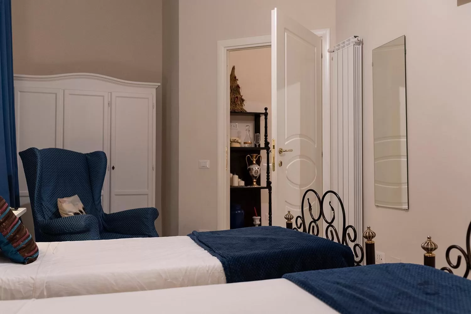 Bedroom, Bed in Domus Borbonica