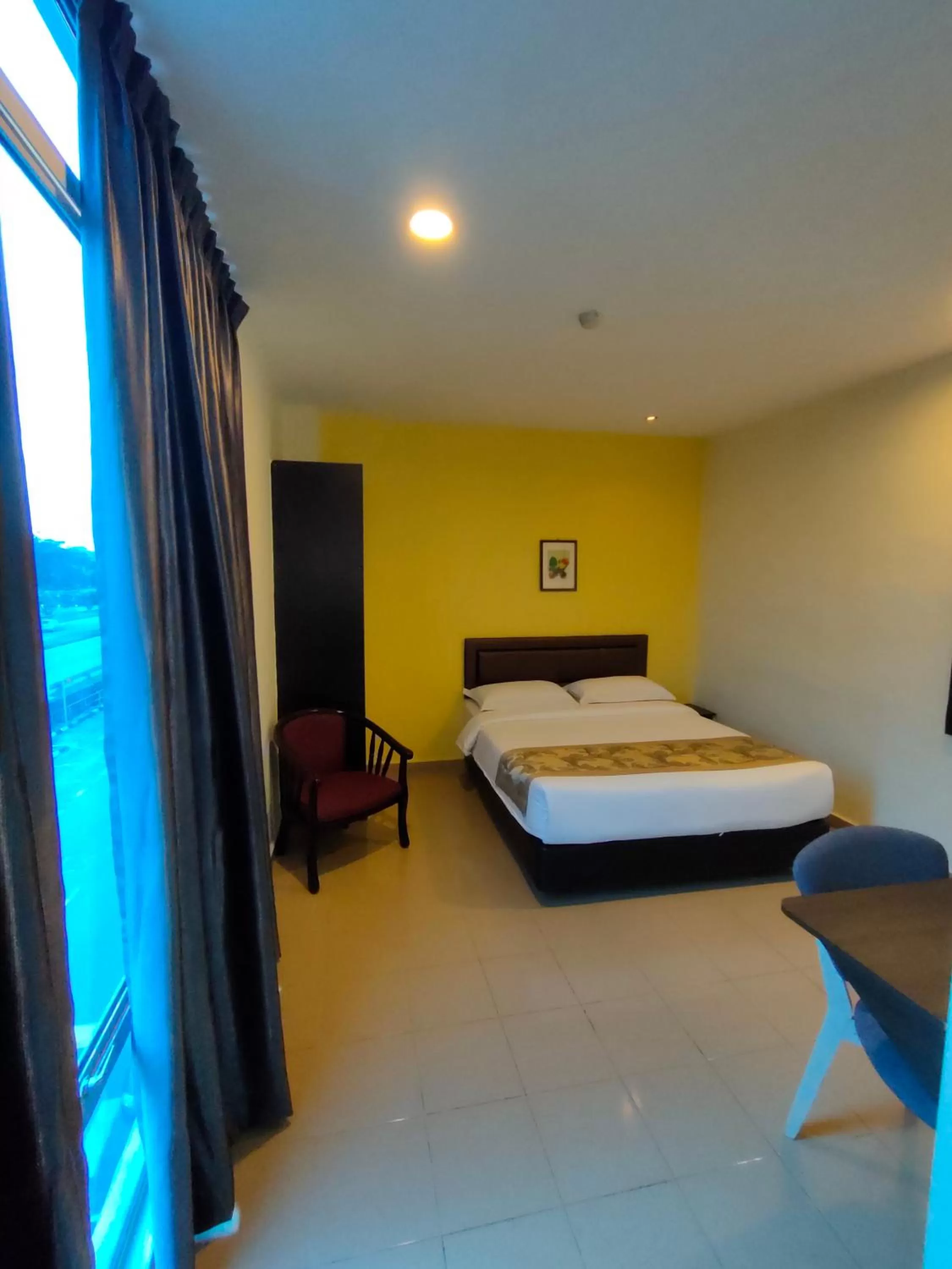 Photo of the whole room, Bed in TIONG HUA HOTEL