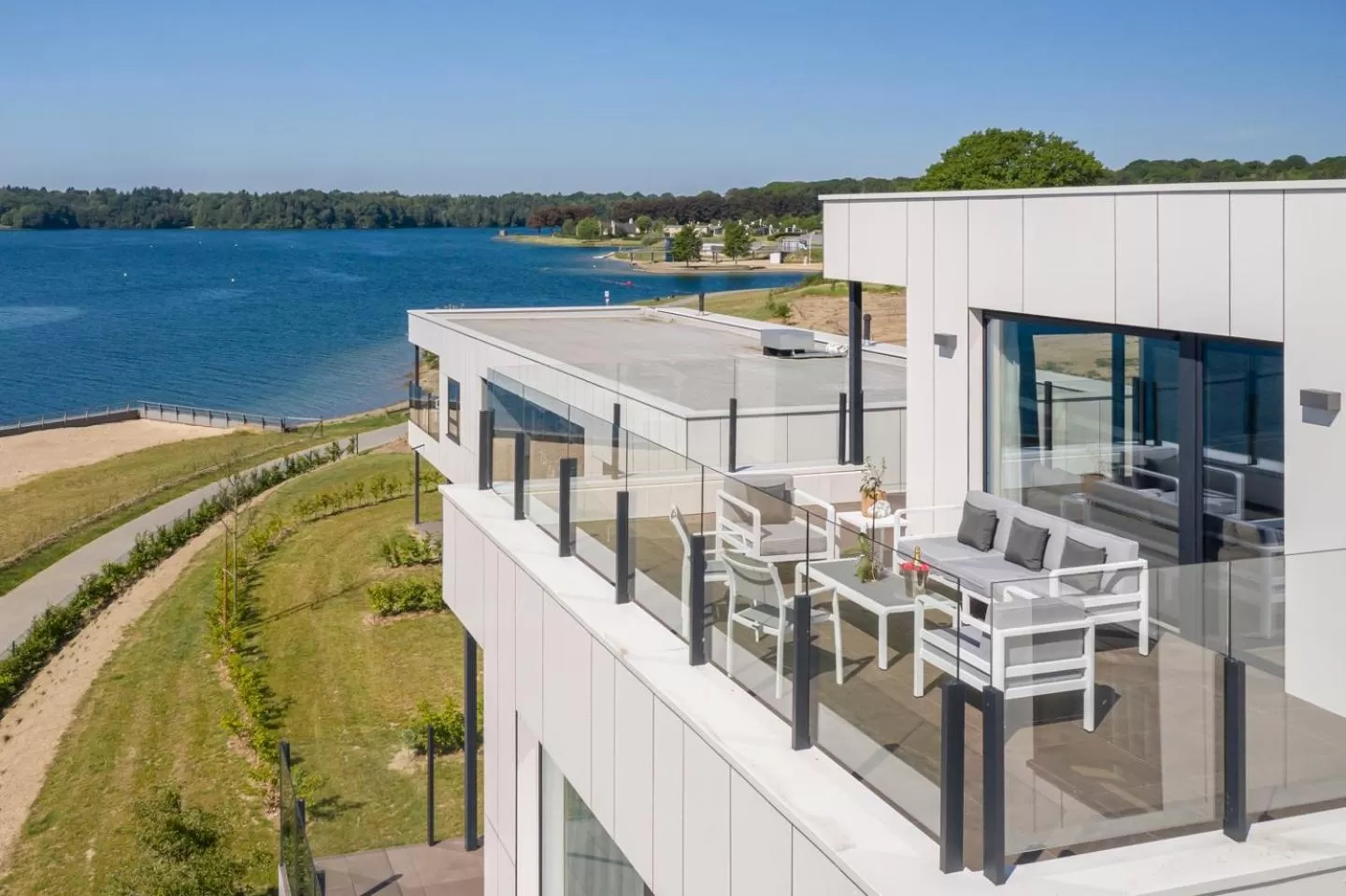 Balcony/Terrace in Golden Lakes Hotel