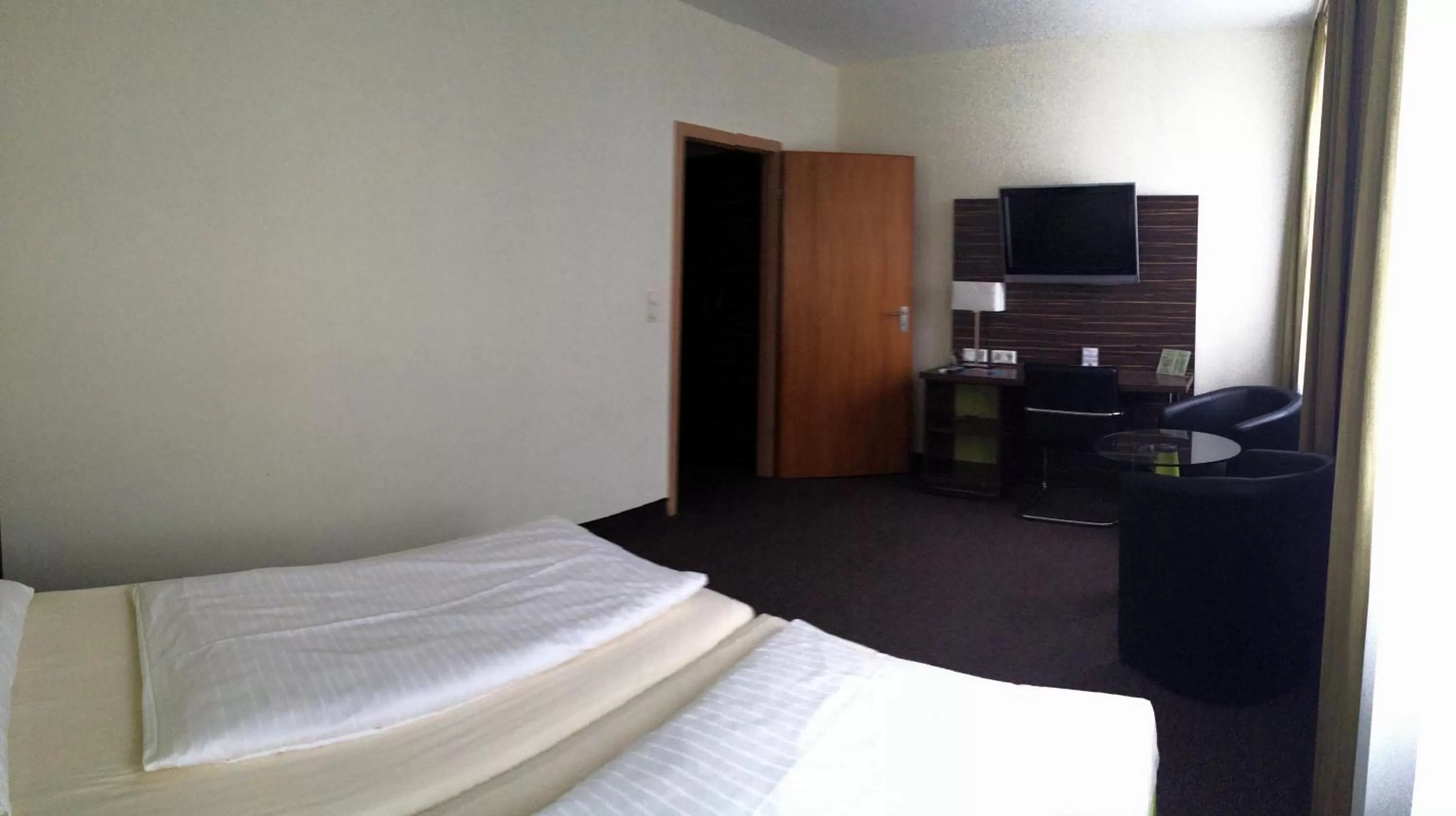 Photo of the whole room, Bed in Behringers City Hotel Nürnberg