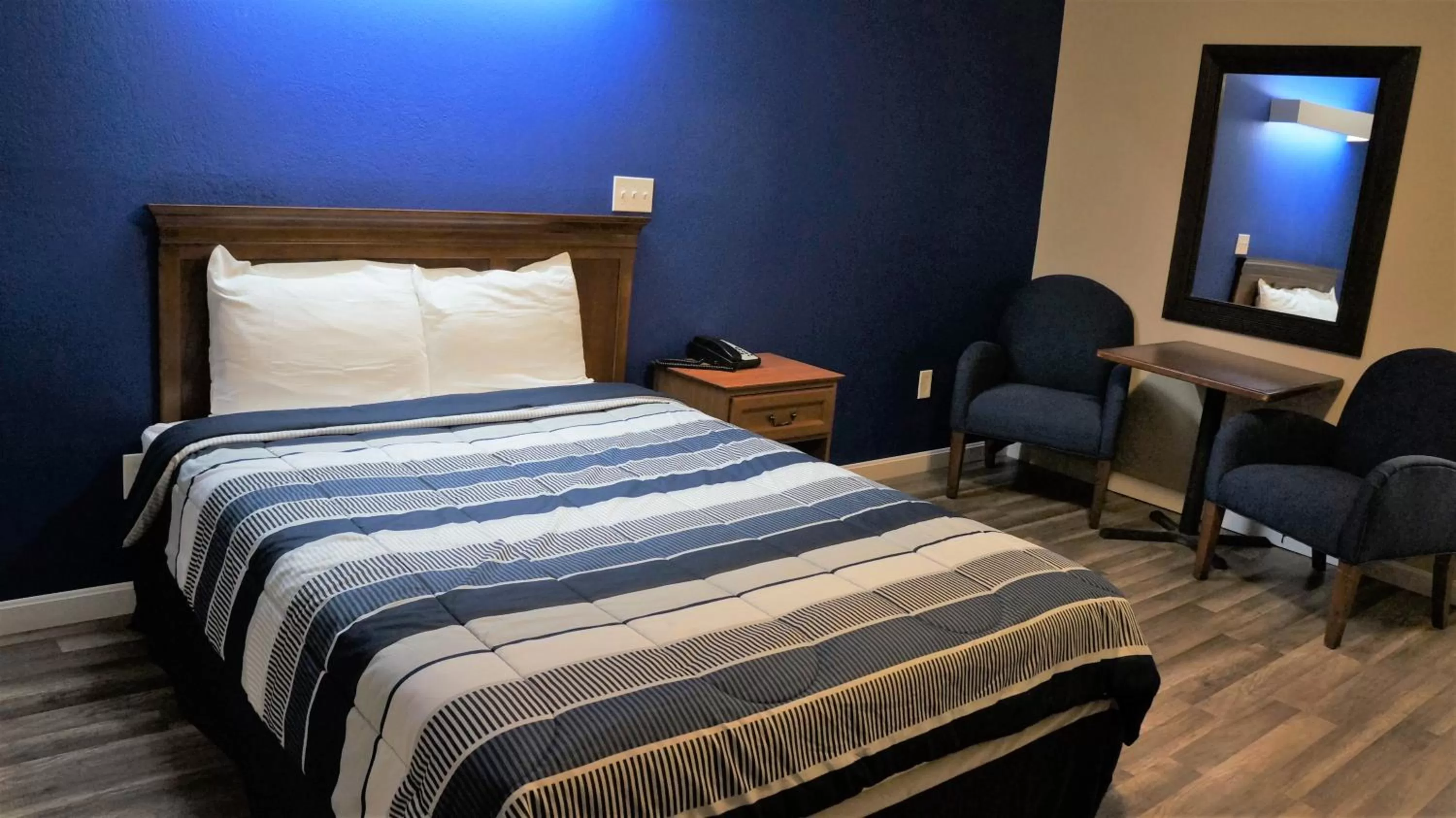 View (from property/room), Bed in Classic Motor Lodge Providence - West Greenwich