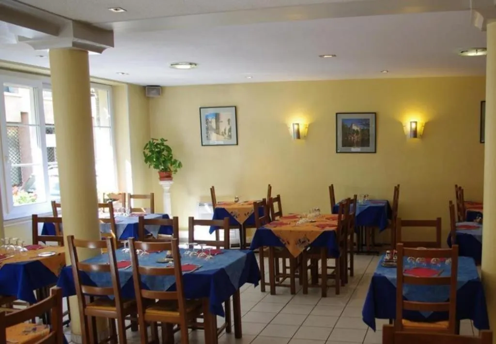 Restaurant/places to eat in Hotel de Bordeaux