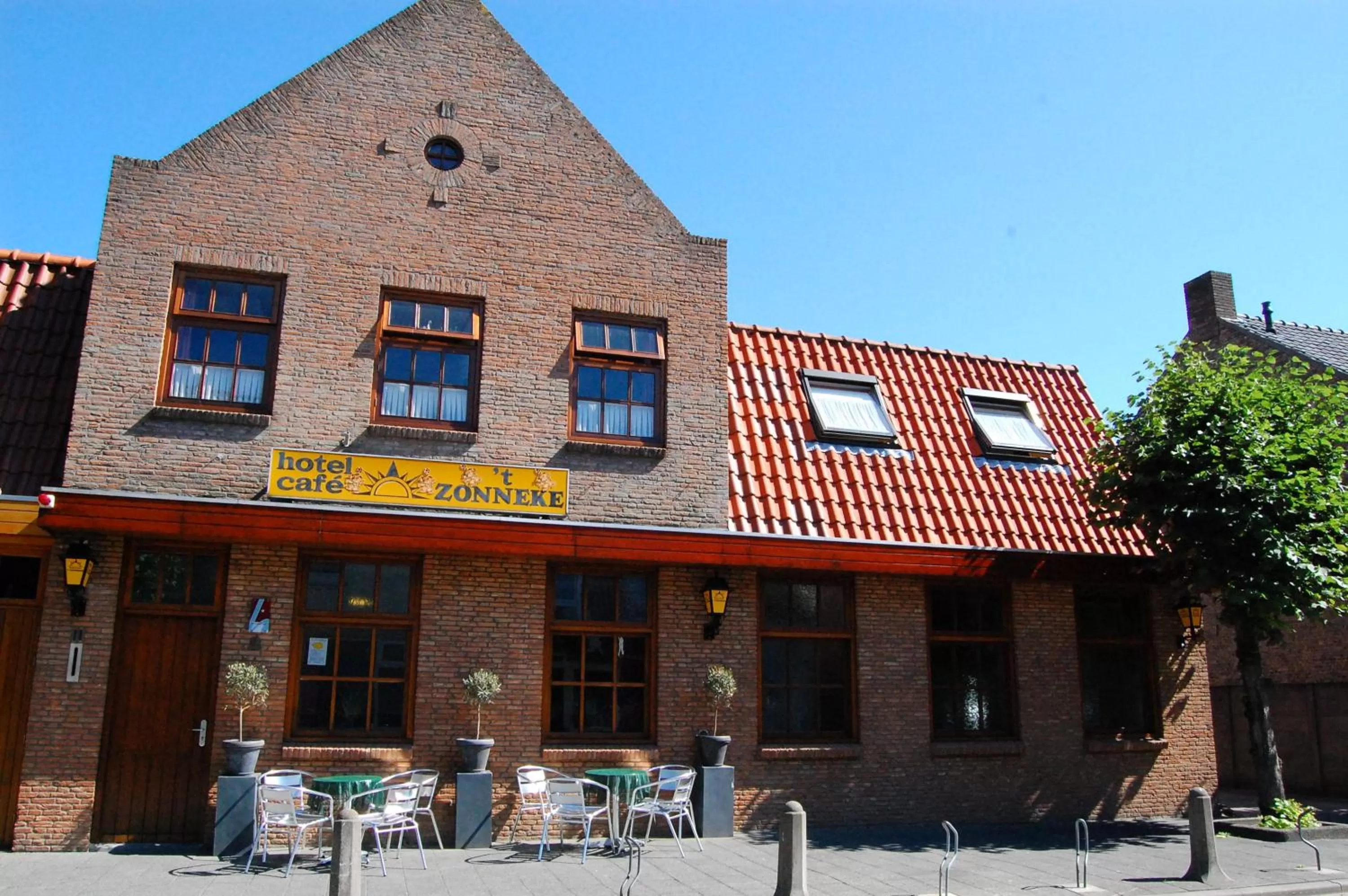 Property Building in Hotel Cafe 't Zonneke