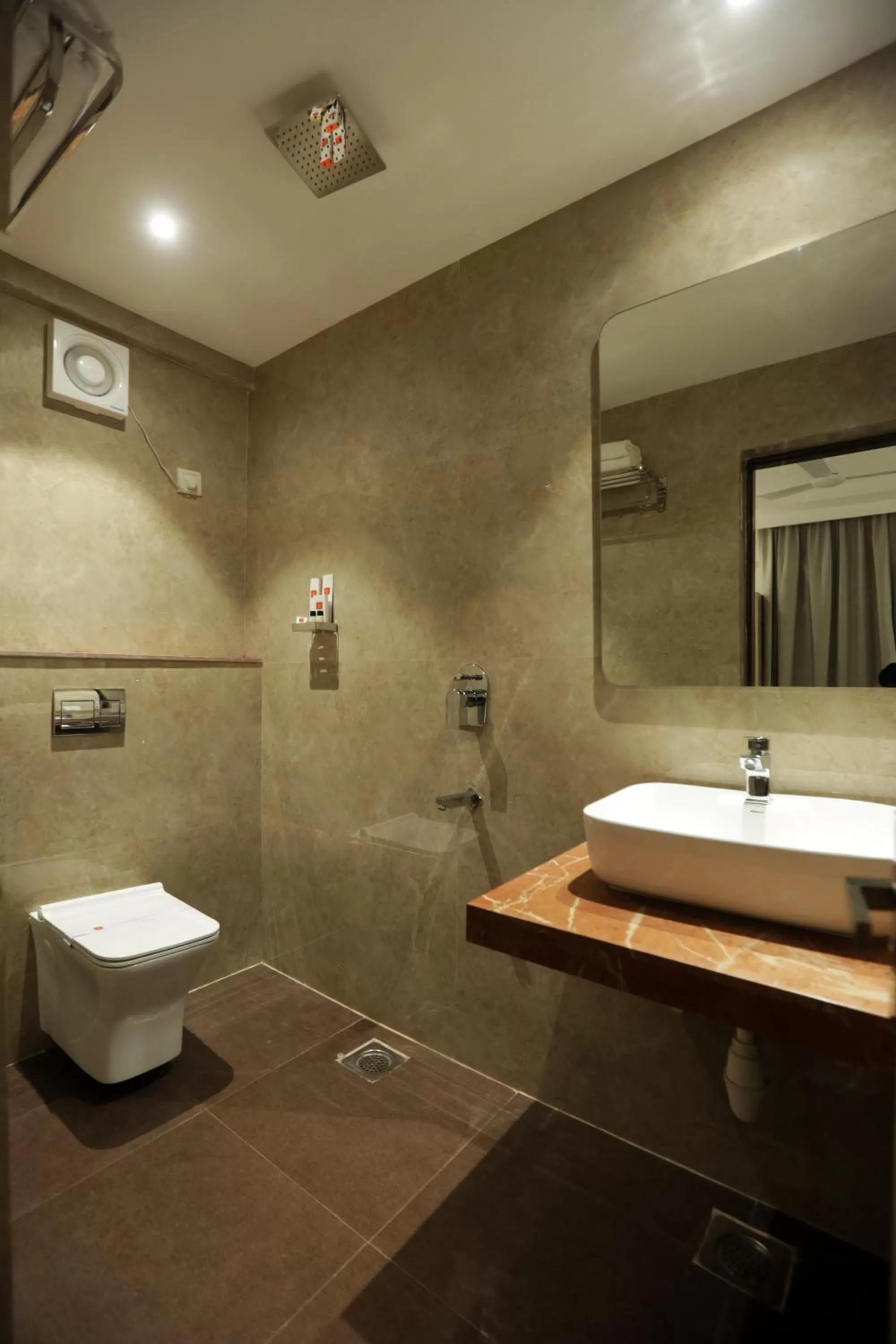 Shower in Le Seasons Resort