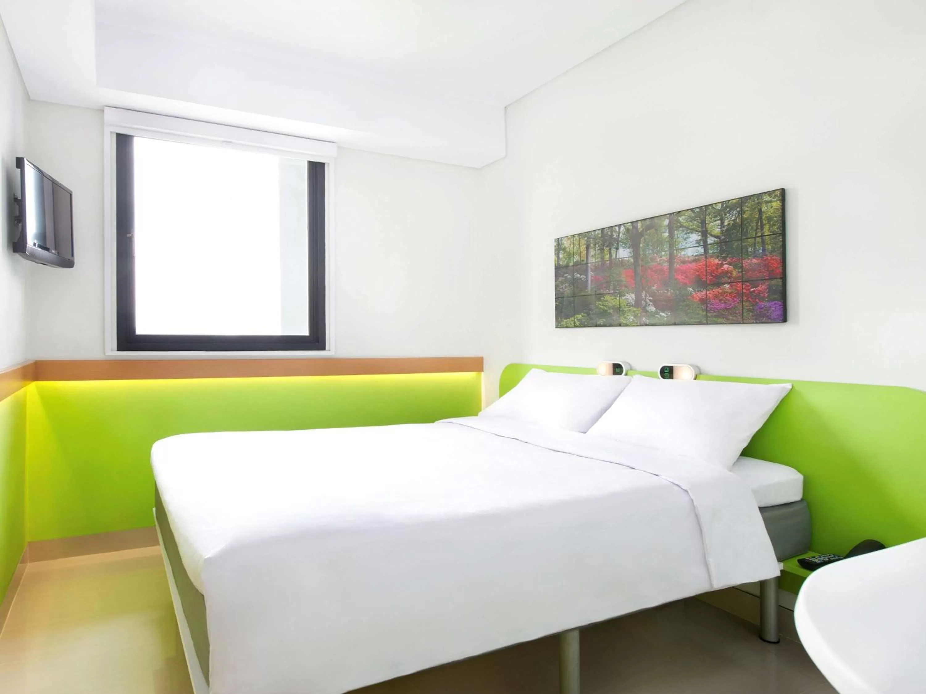 Bedroom, Bed in Ibis Budget Jakarta Daan Mogot