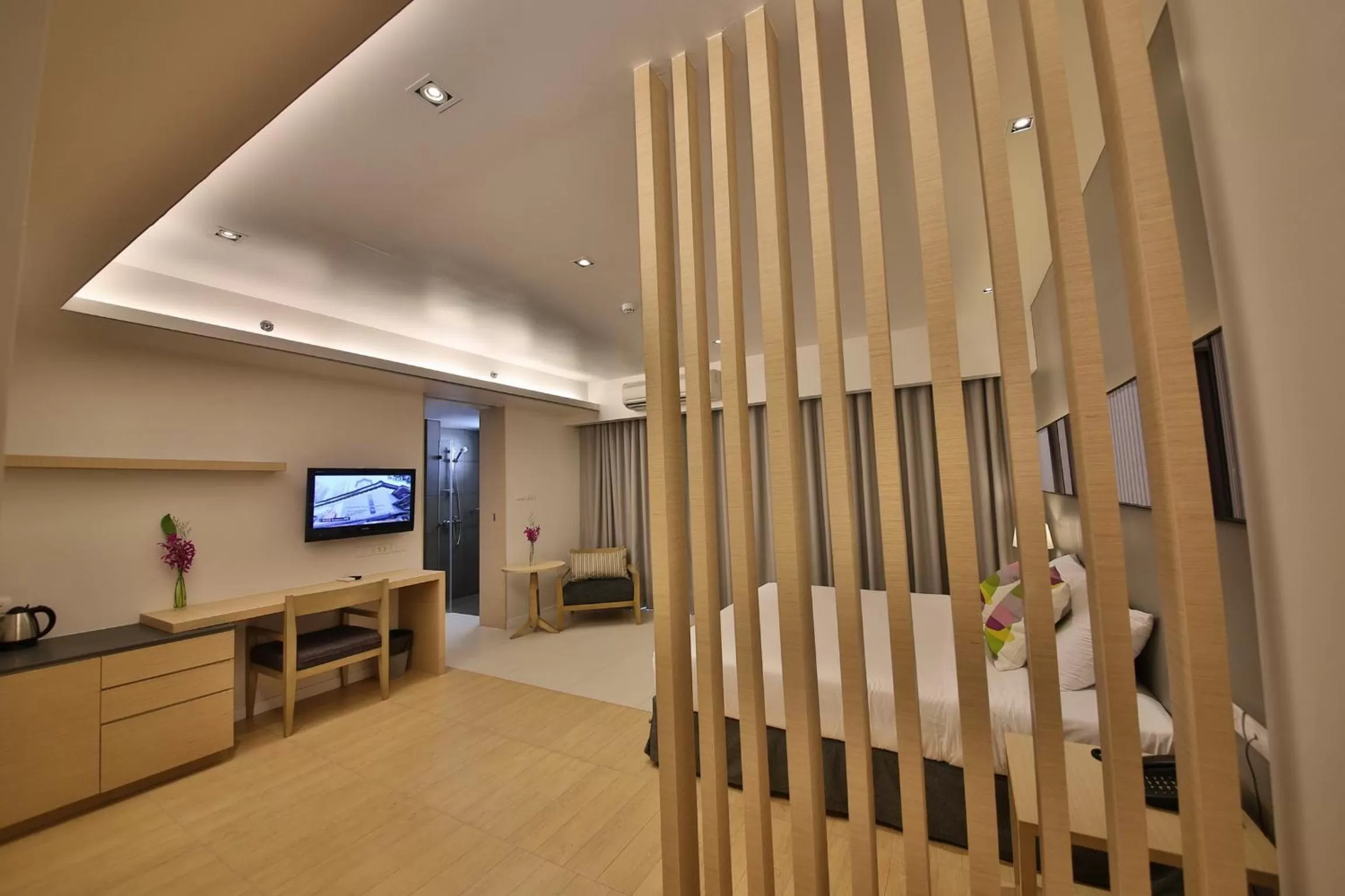 Photo of the whole room in The Sun Xclusive