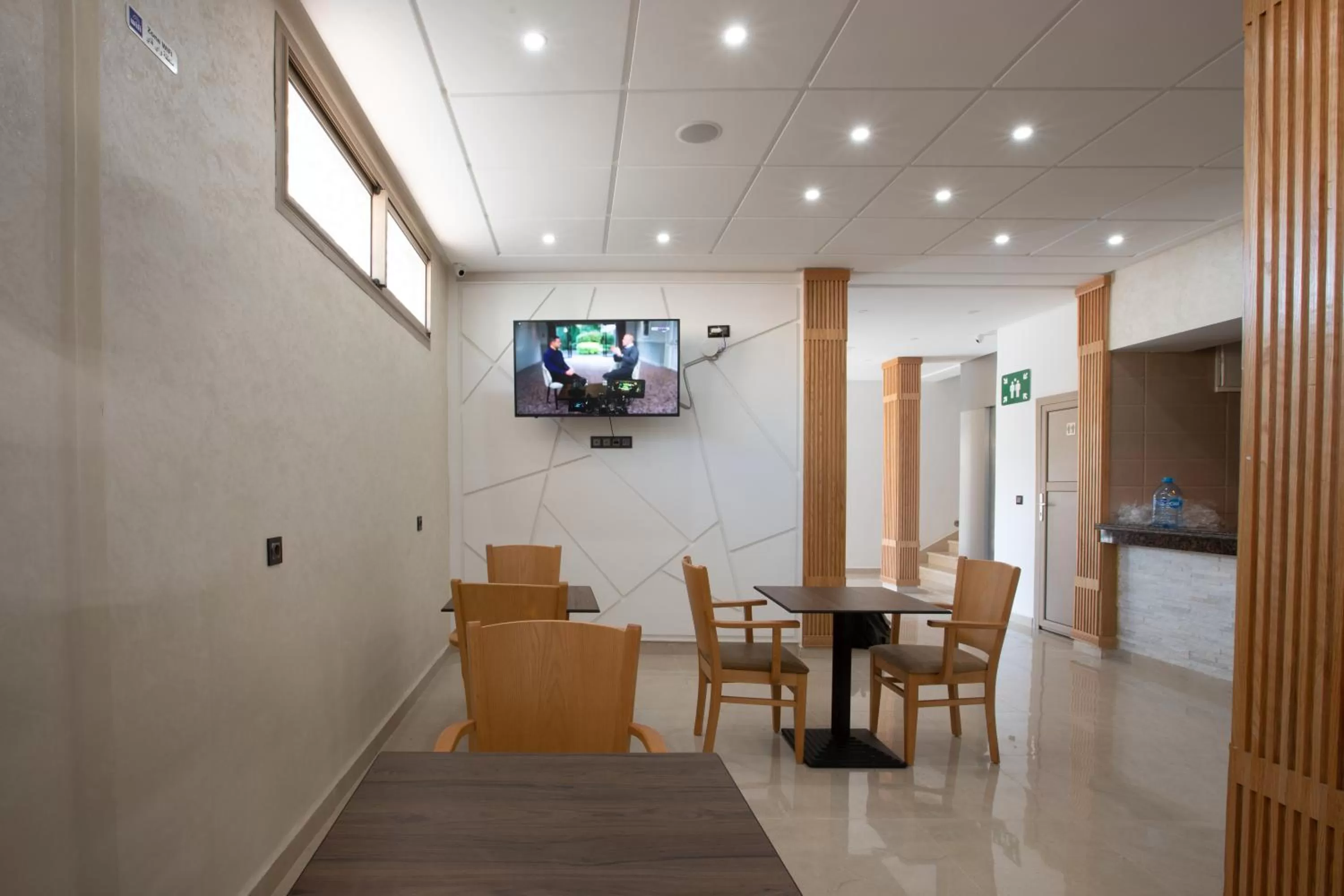 Communal lounge/ TV room in Karam City Hotel