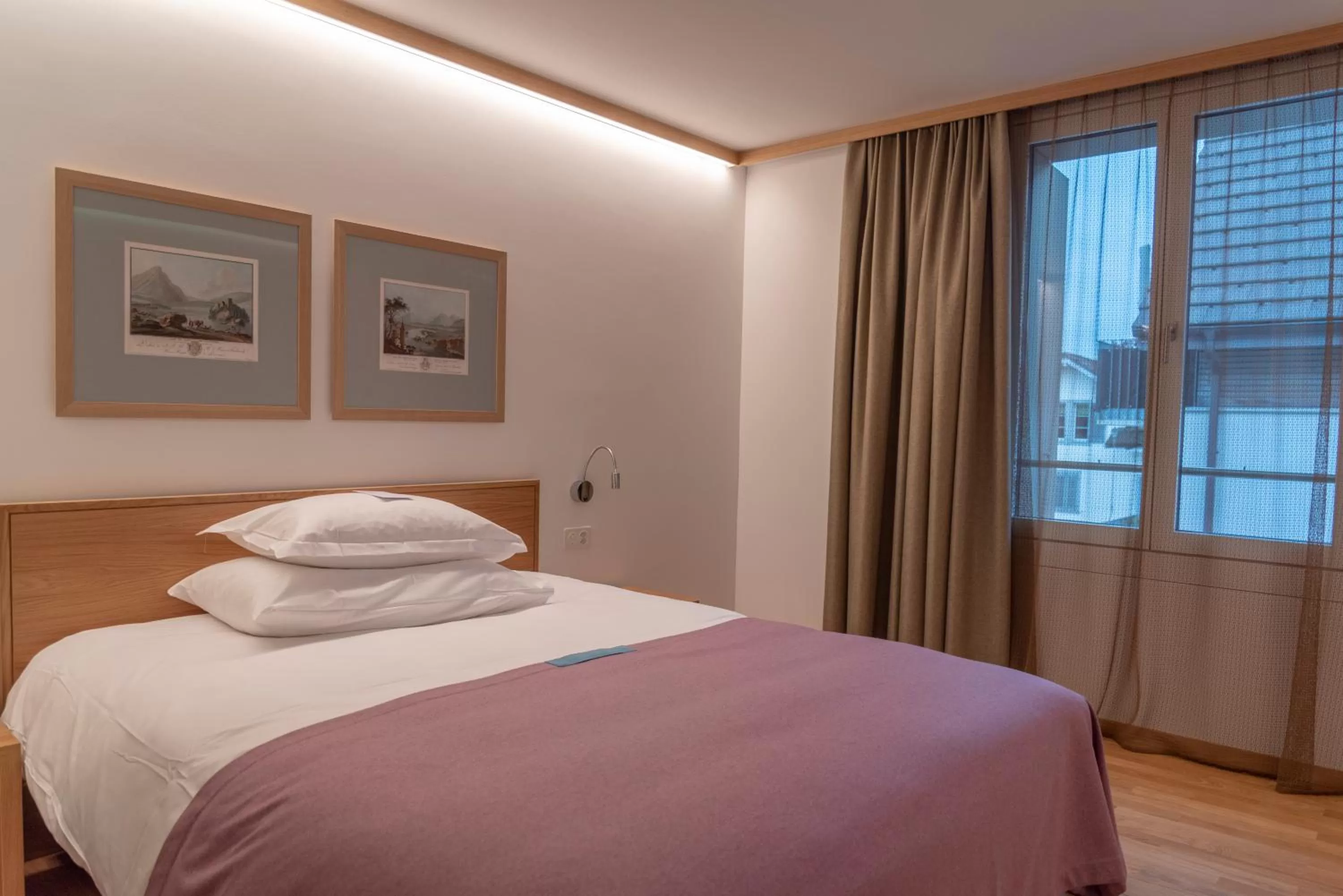 Bed in CASPAR Swiss Quality Hotel