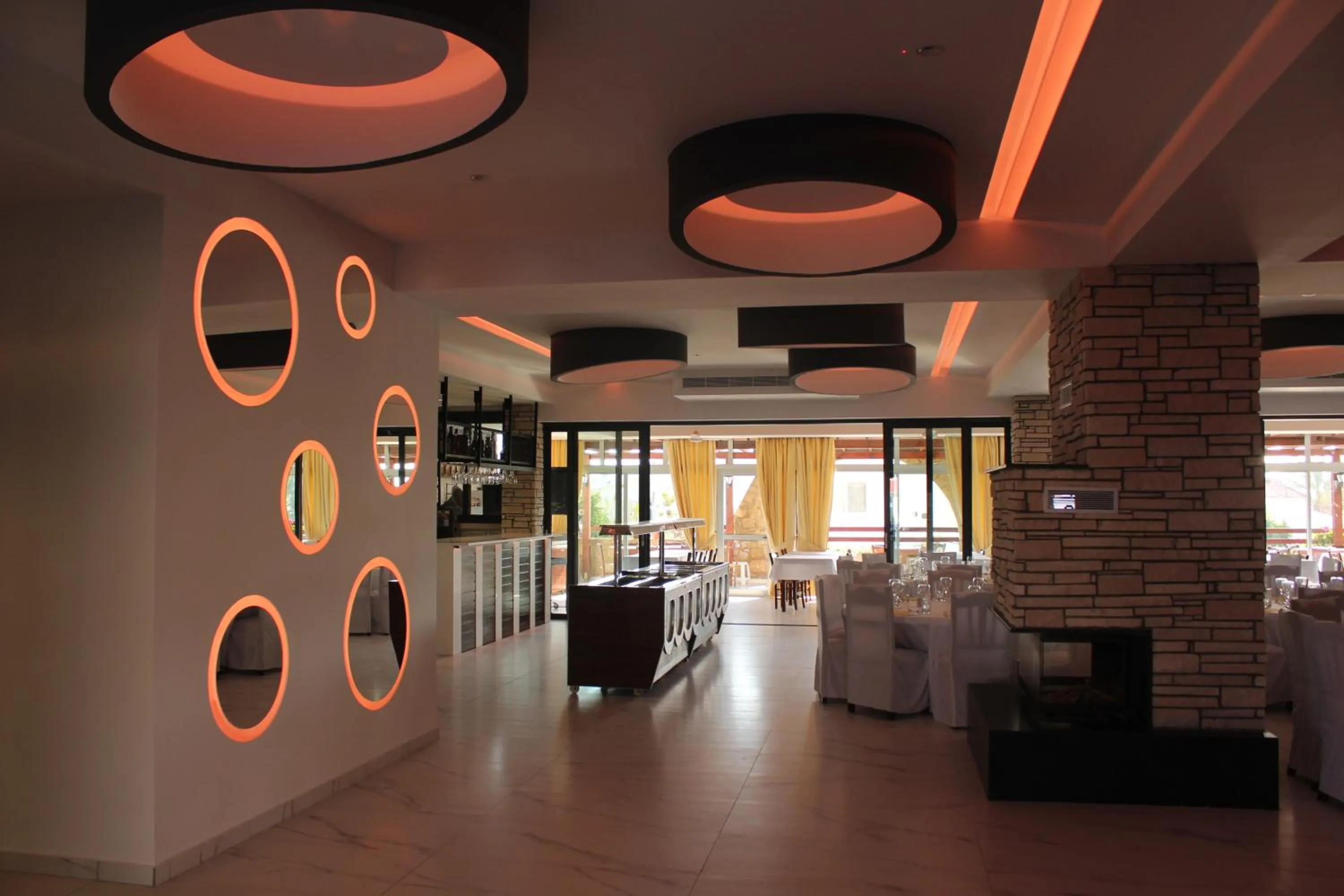 Restaurant/places to eat in Petsas Apartments