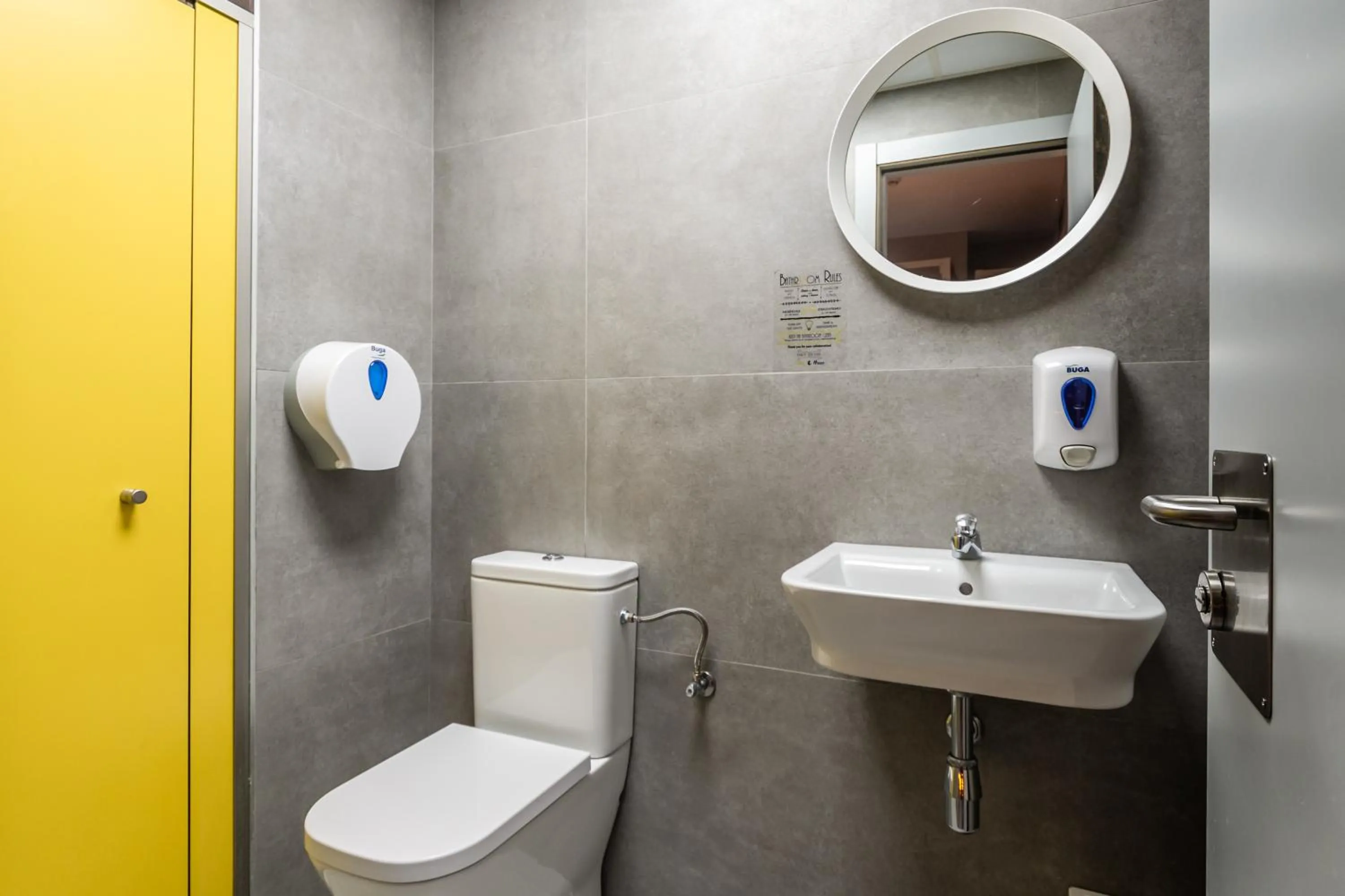 Bathroom in Sun & Moon Hostel