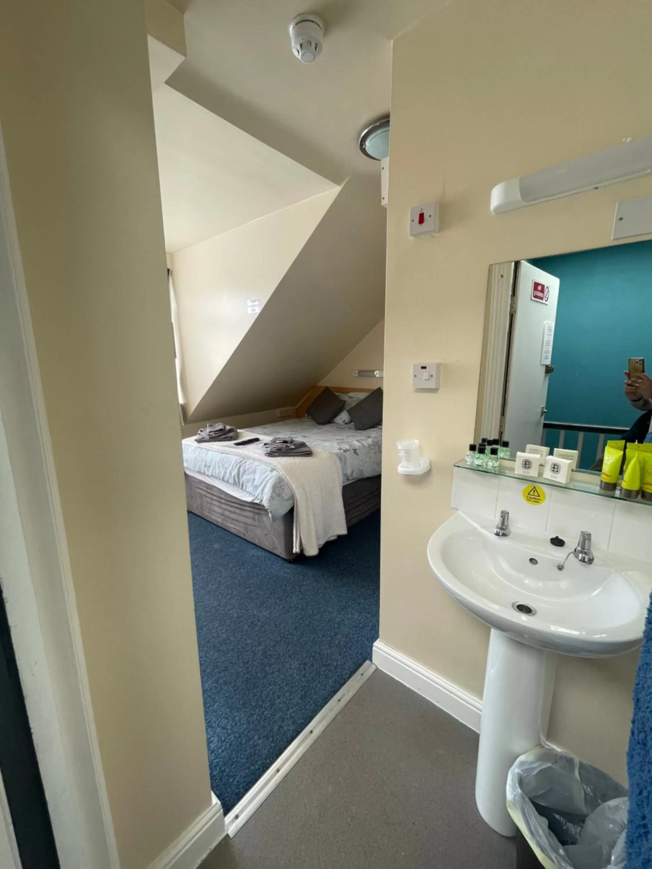 Bed in Ivydene Guest House