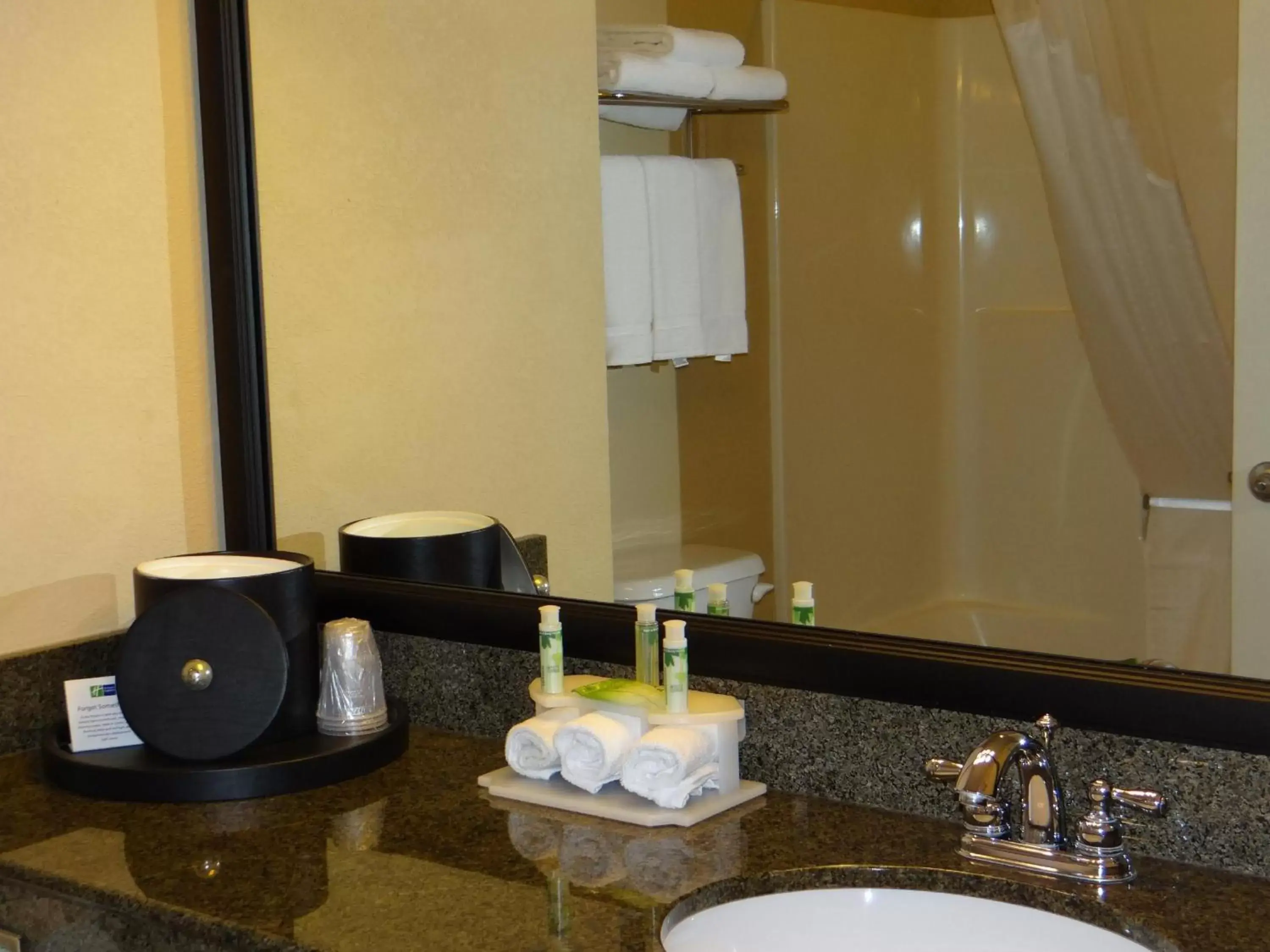 Standard Room with Two Queen Beds in Holiday Inn Express Hotel & Suites Salisbury - Delmar by IHG Standard Room with Two Queen Beds in Holiday Inn Express Hotel & Suites Salisbury - Delmar by IHG